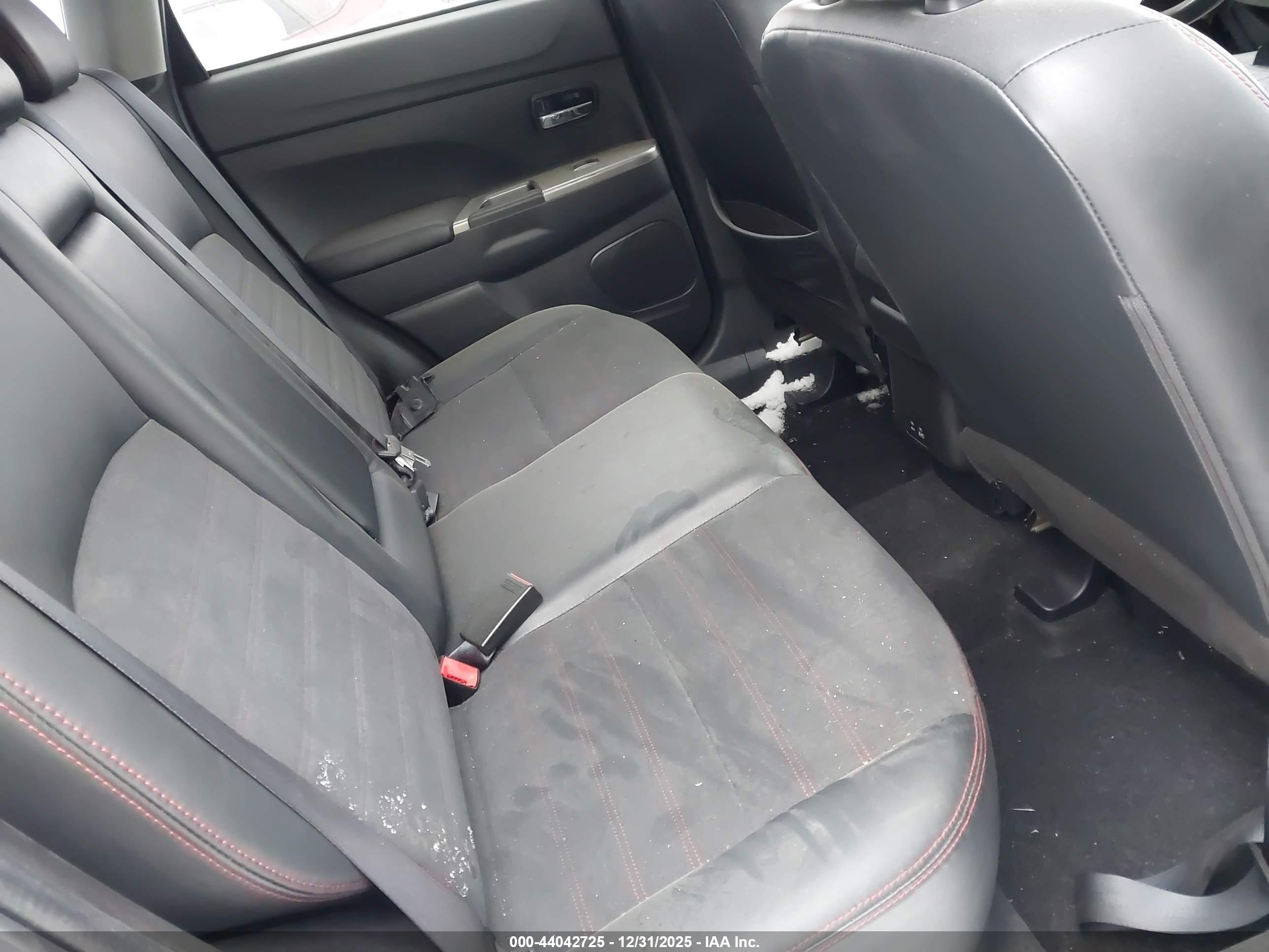 MITSUBISHI OUTLANDER image 8