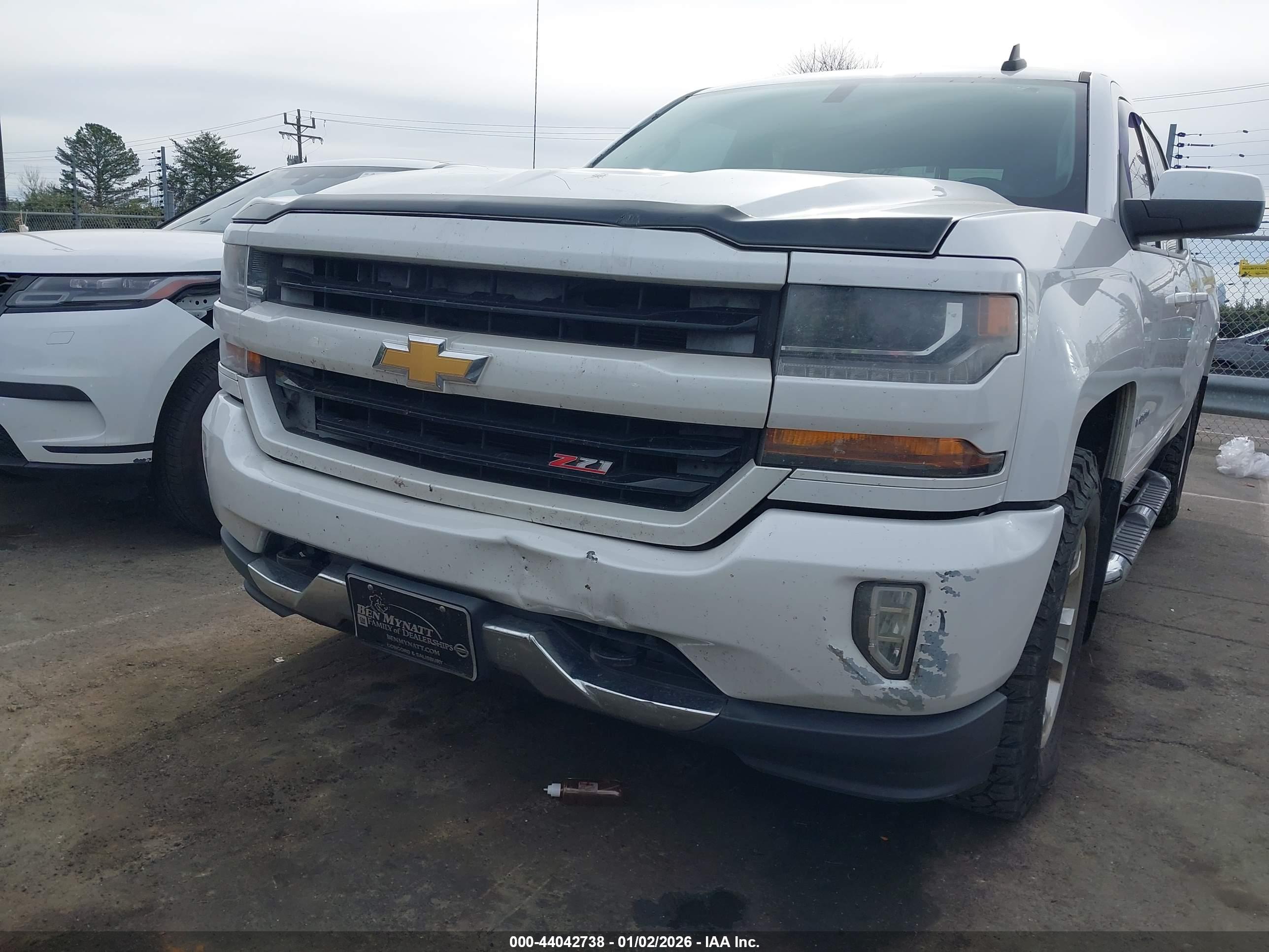 CHEVROLET SILVERADO image 6
