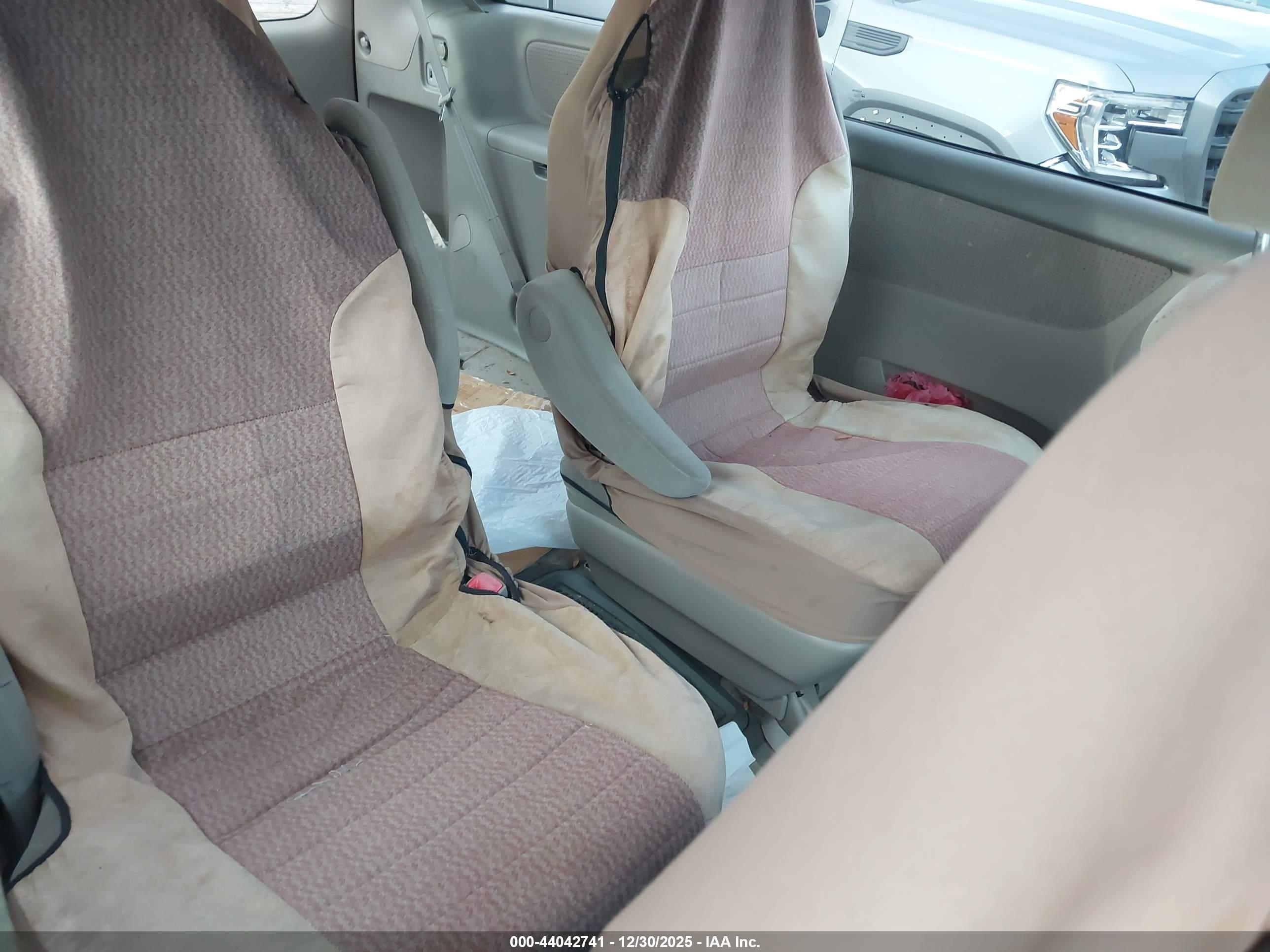 TOYOTA SIENNA image 8