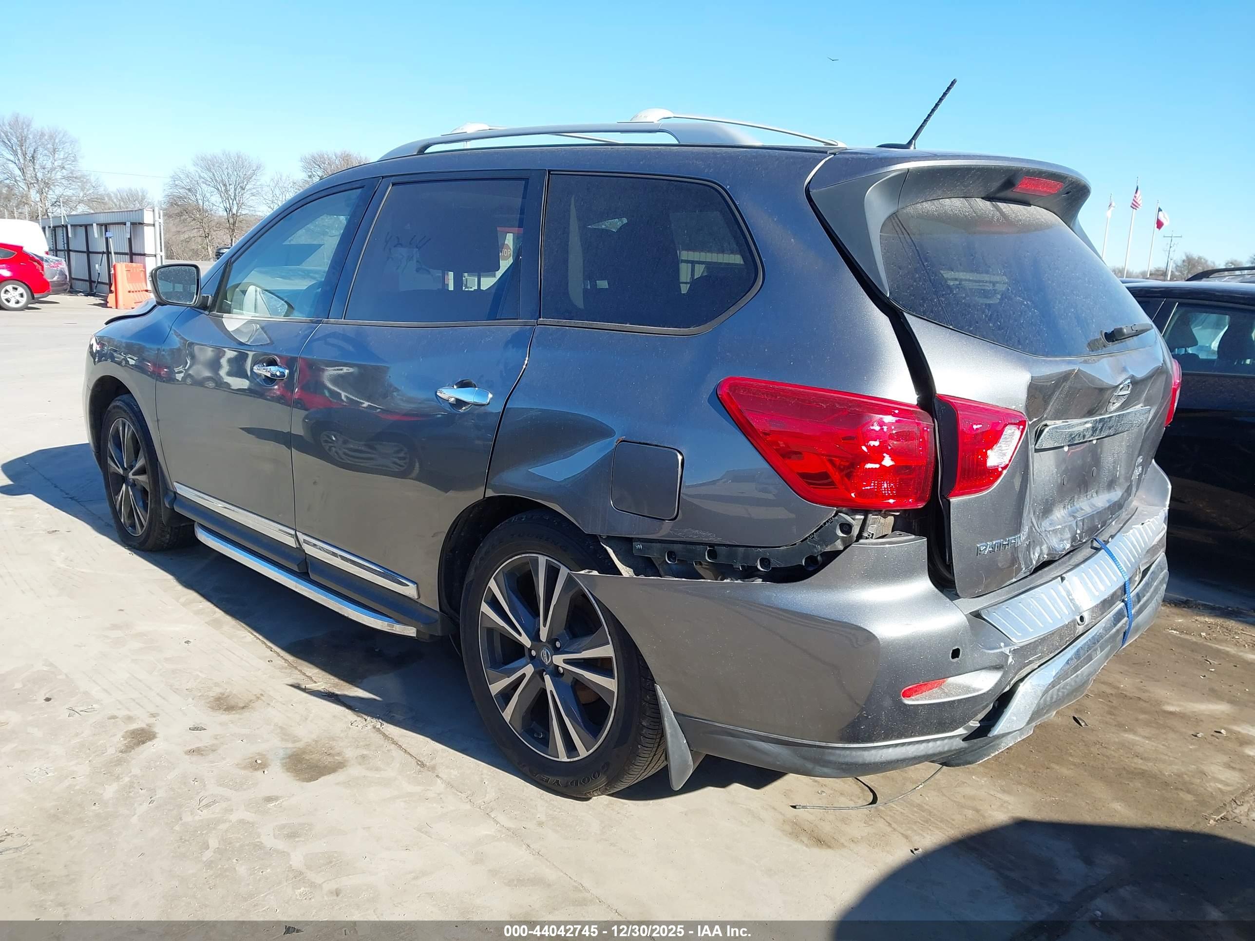 NISSAN PATHFINDER image 3