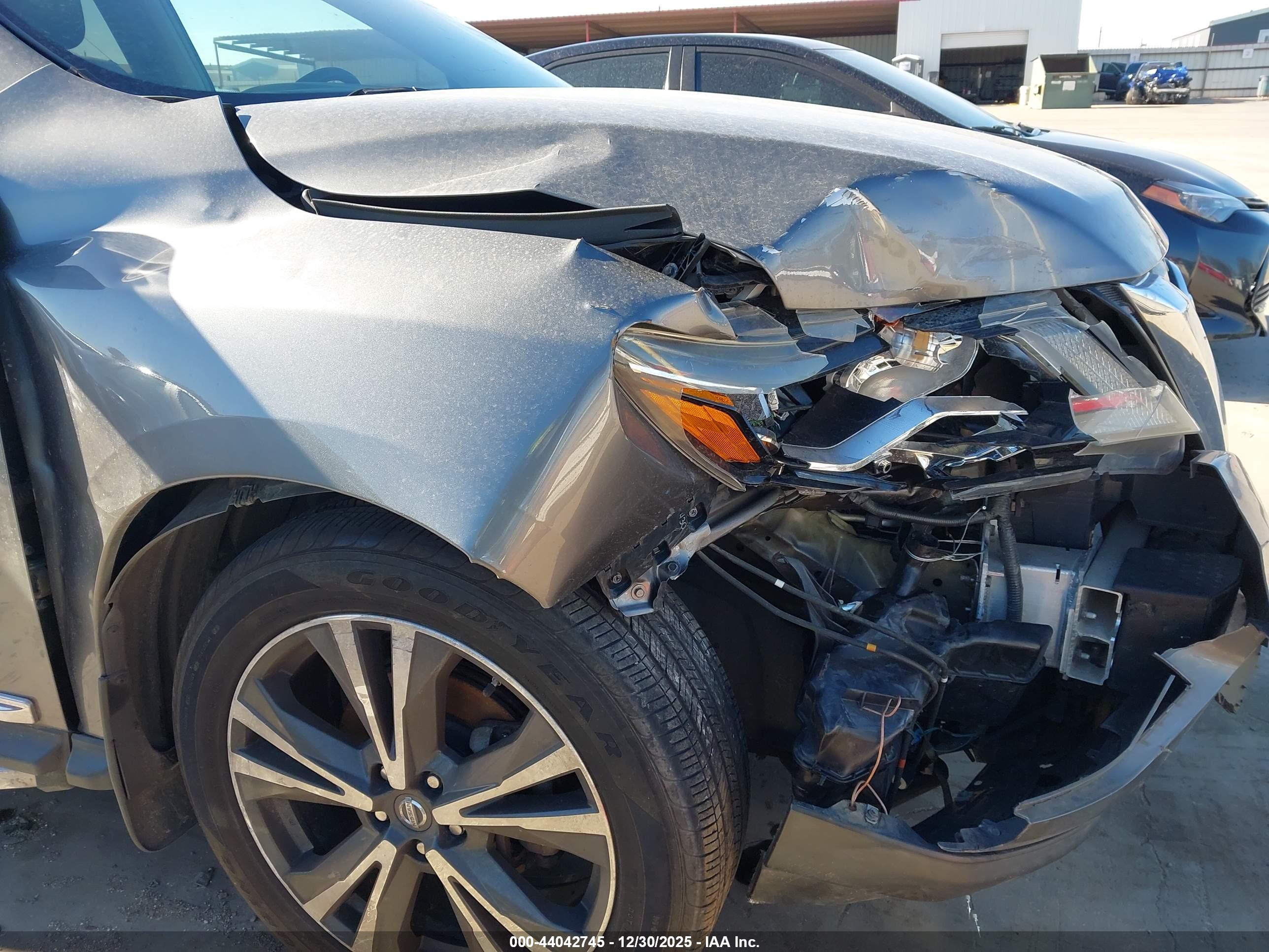 NISSAN PATHFINDER image 6