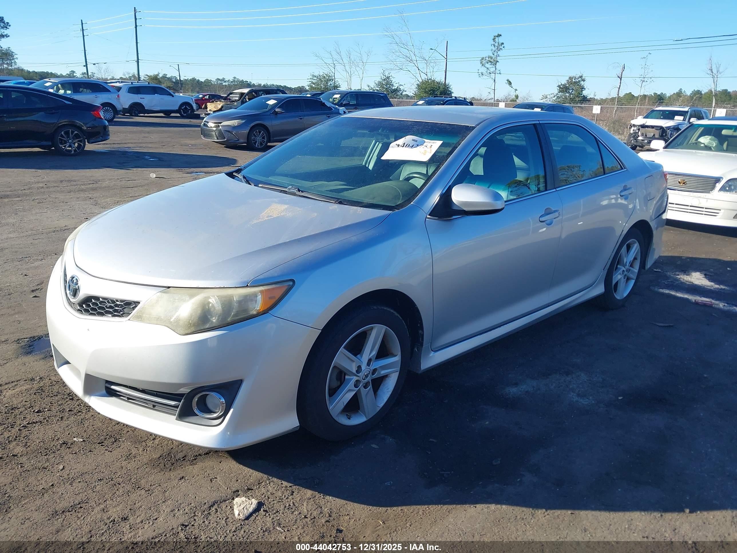 TOYOTA CAMRY image 2