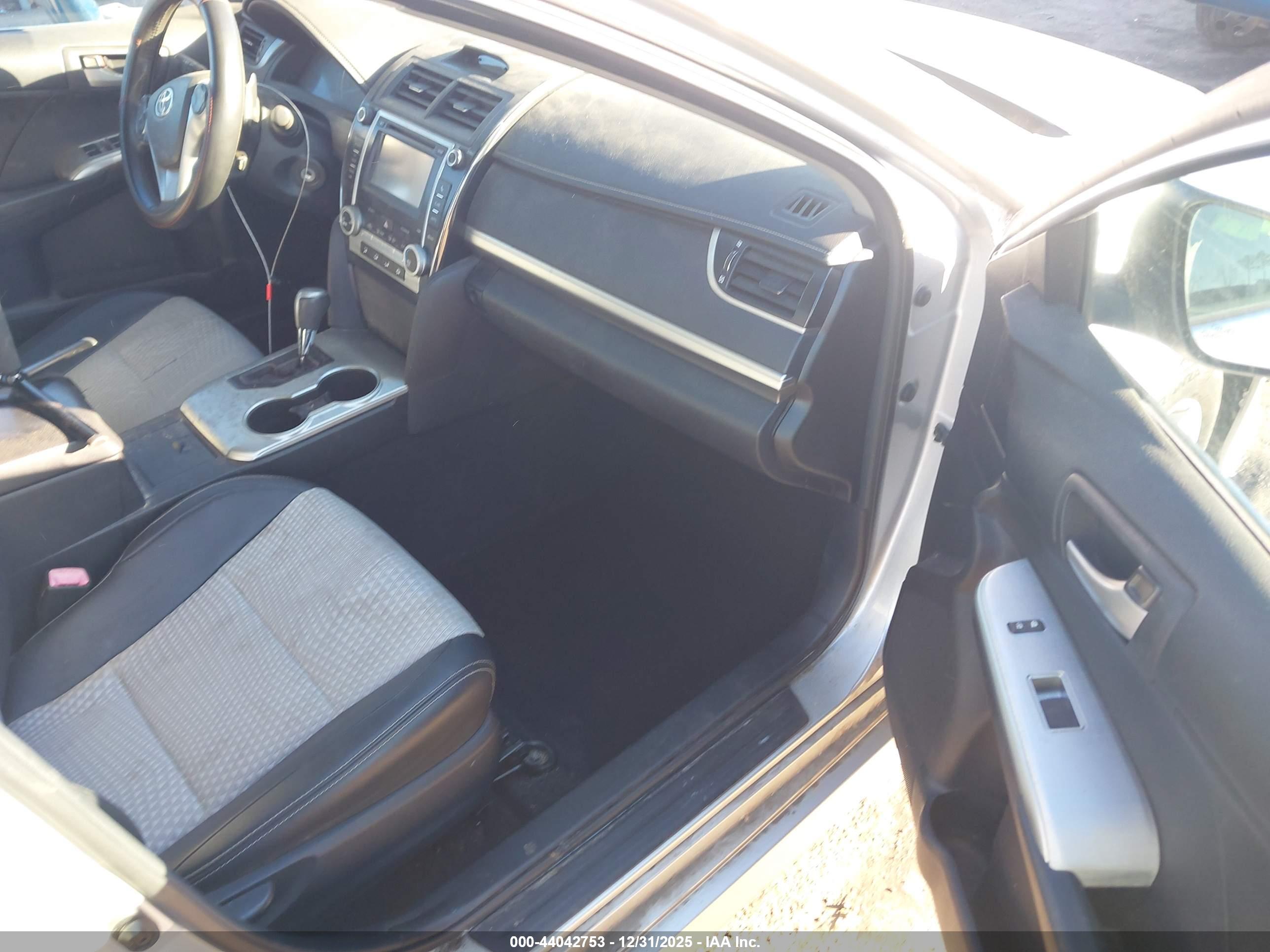 TOYOTA CAMRY image 5