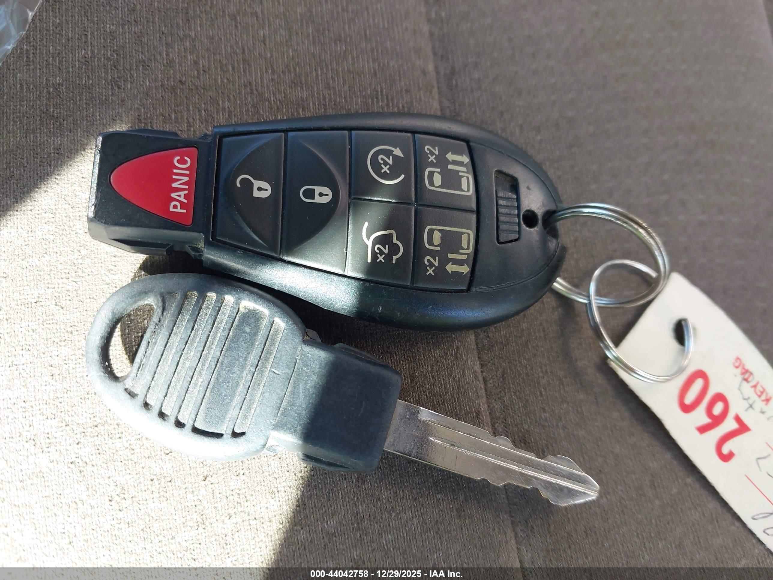 CHRYSLER TOWN image 11