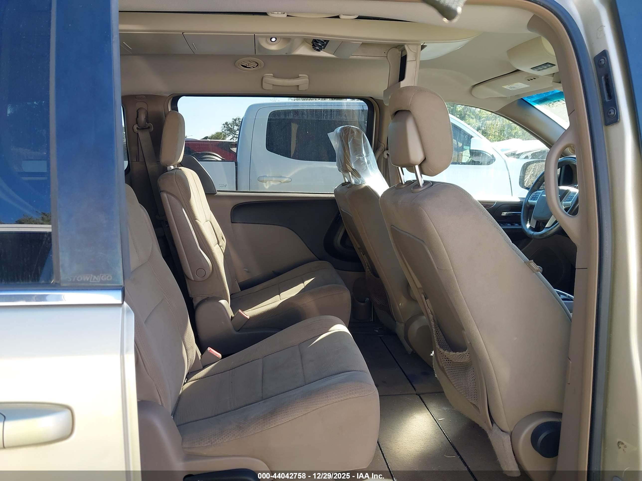 CHRYSLER TOWN image 8