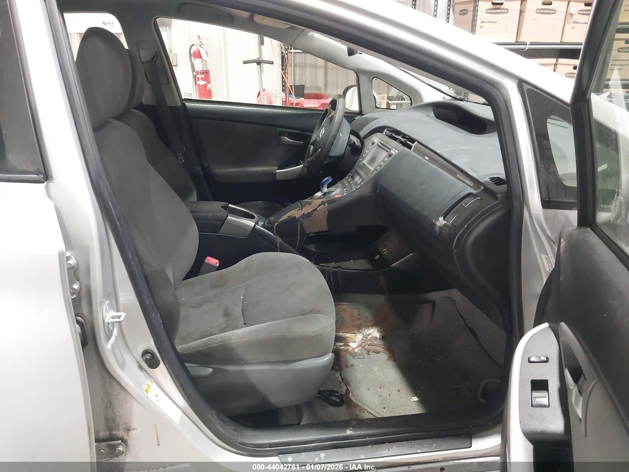 TOYOTA PRIUS image 5