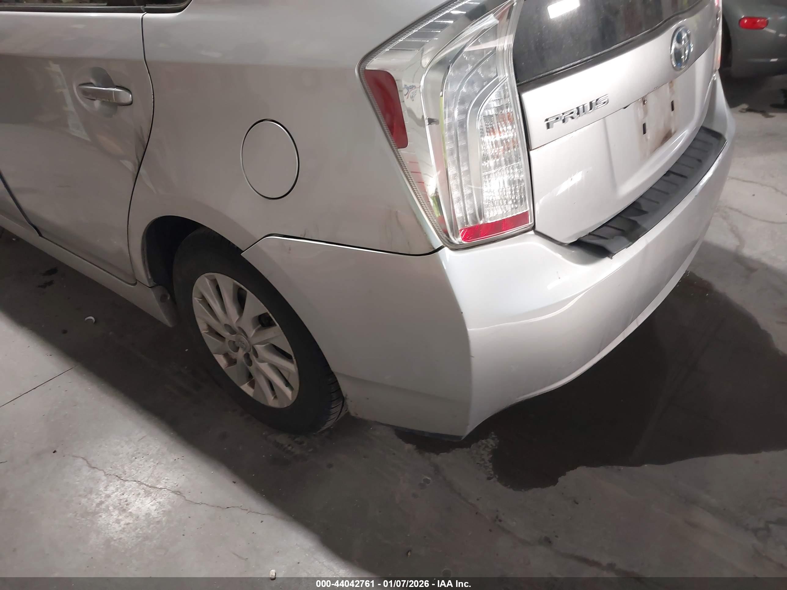 TOYOTA PRIUS image 6