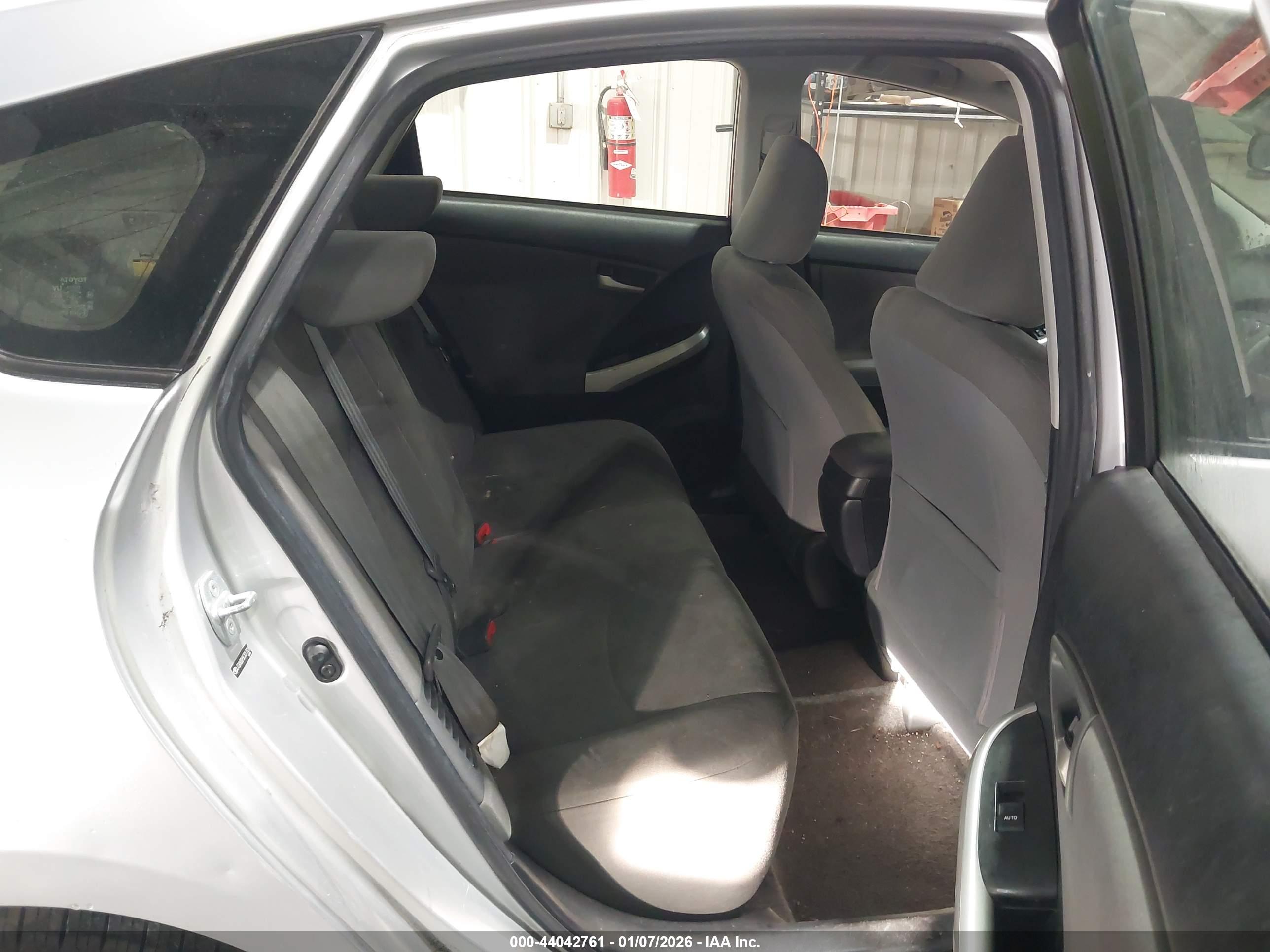 TOYOTA PRIUS image 8