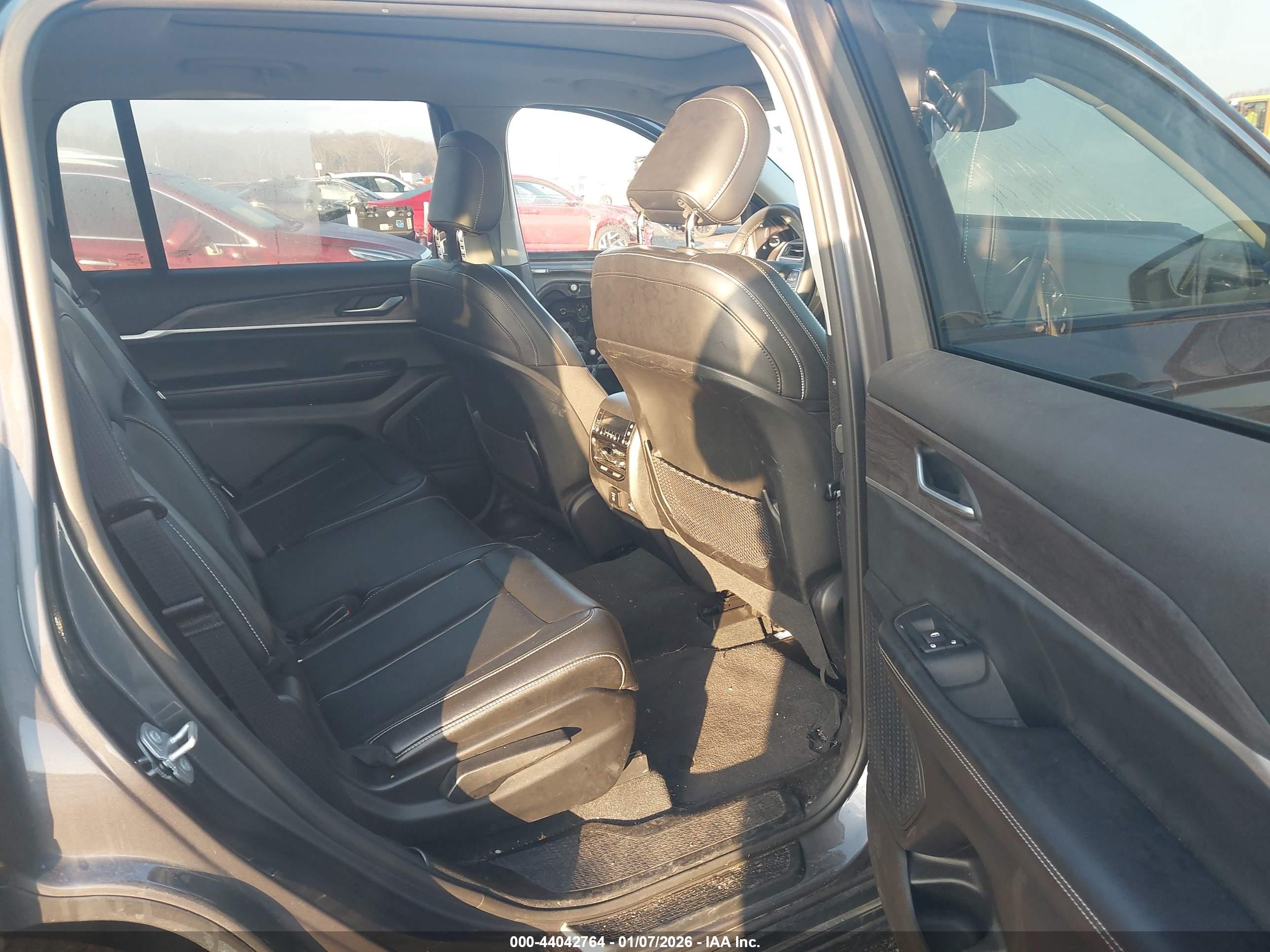 JEEP GRAND image 8