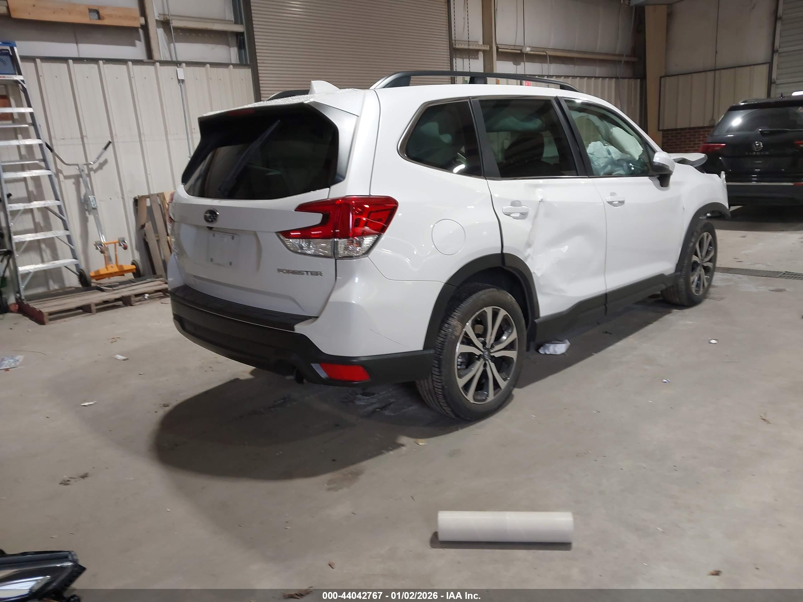 SUBARU FORESTER image 4