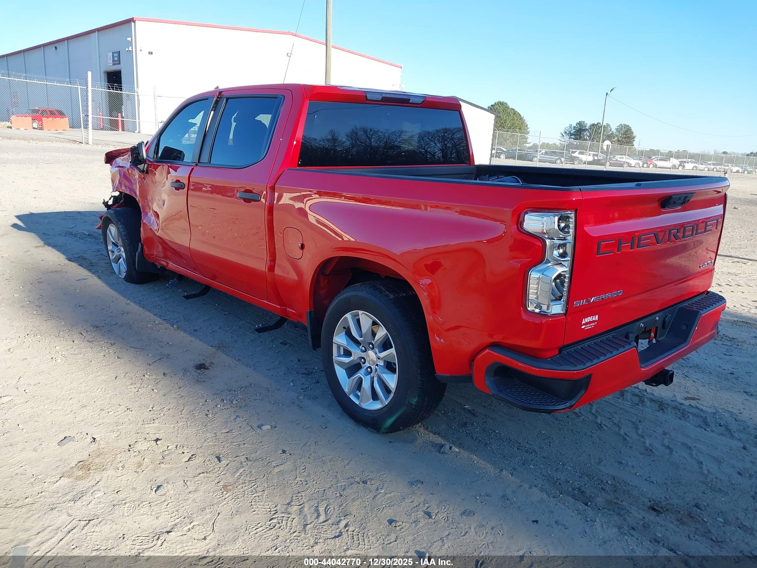 CHEVROLET SILVERADO image 3