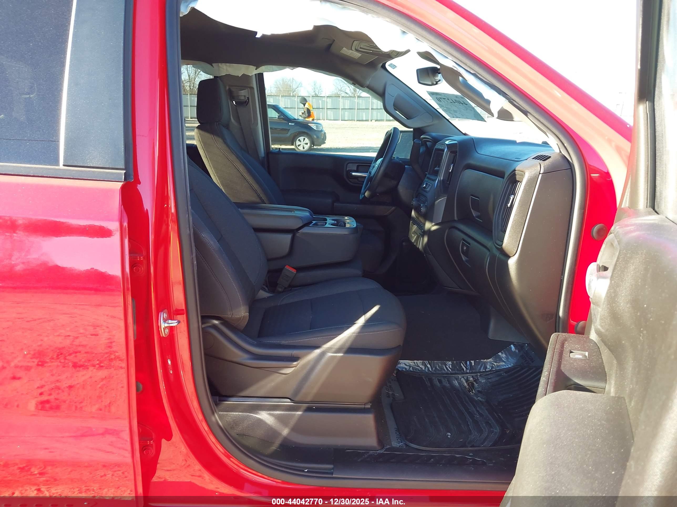 CHEVROLET SILVERADO image 5