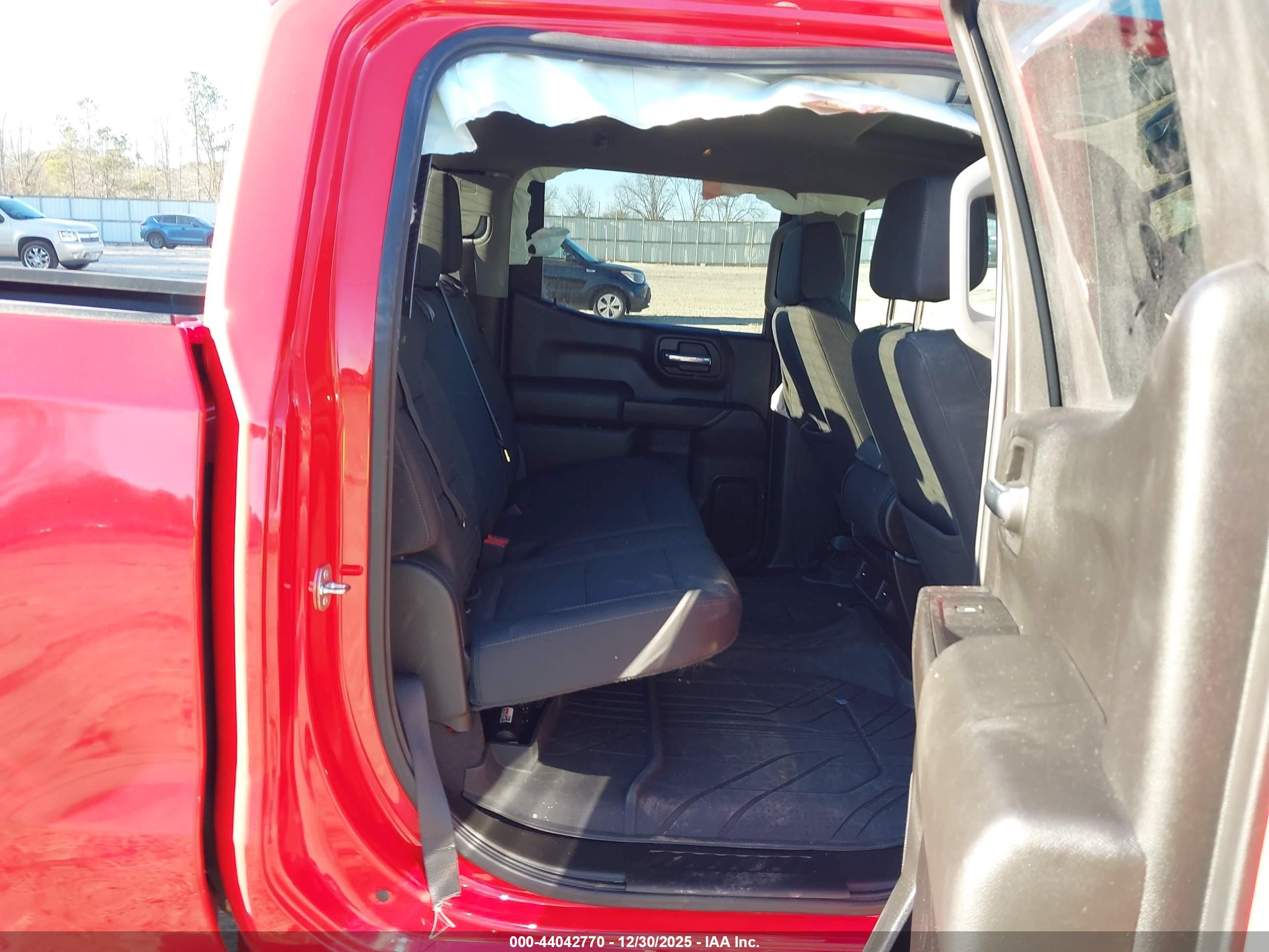 CHEVROLET SILVERADO image 8