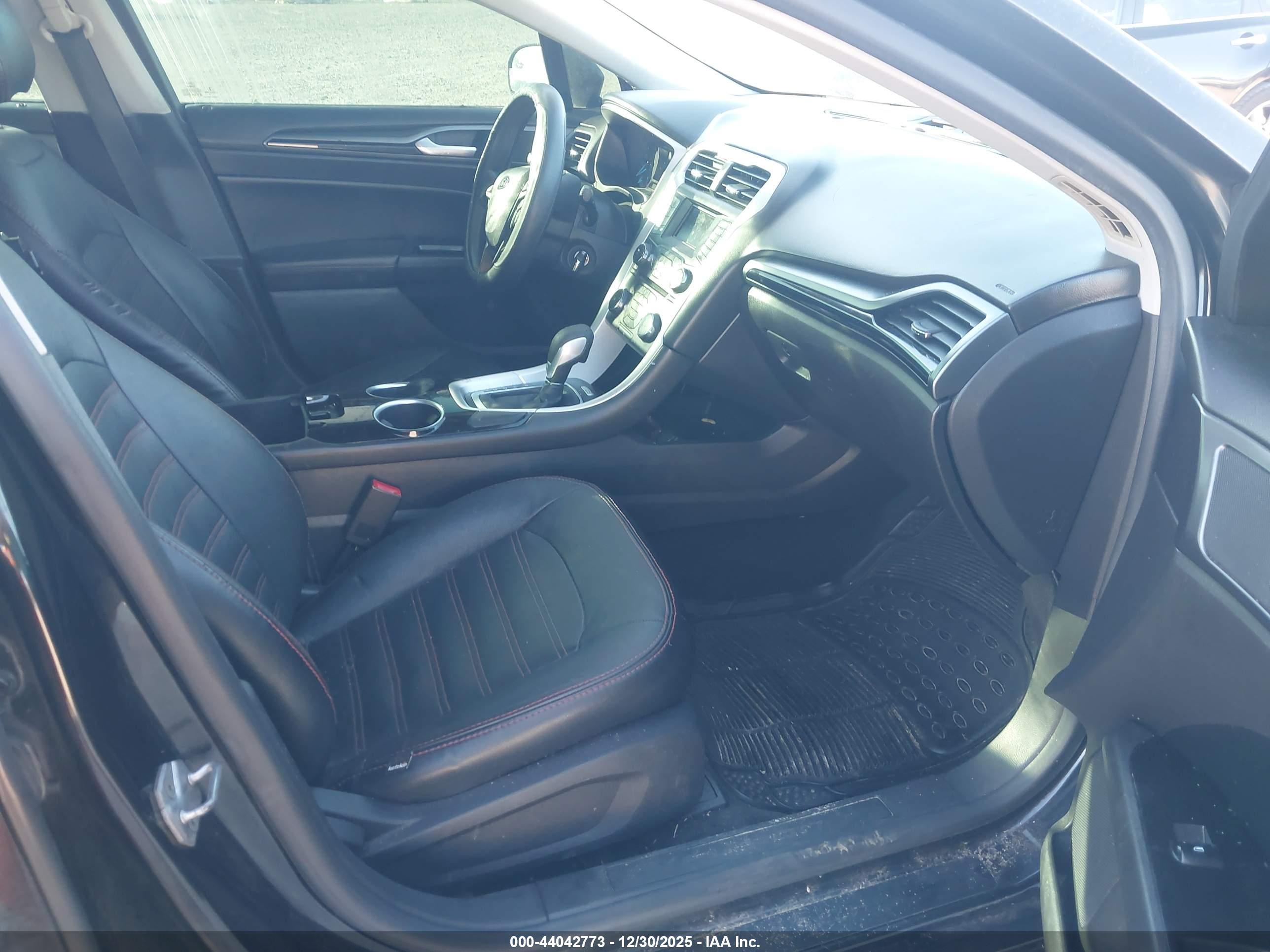 FORD FUSION image 5