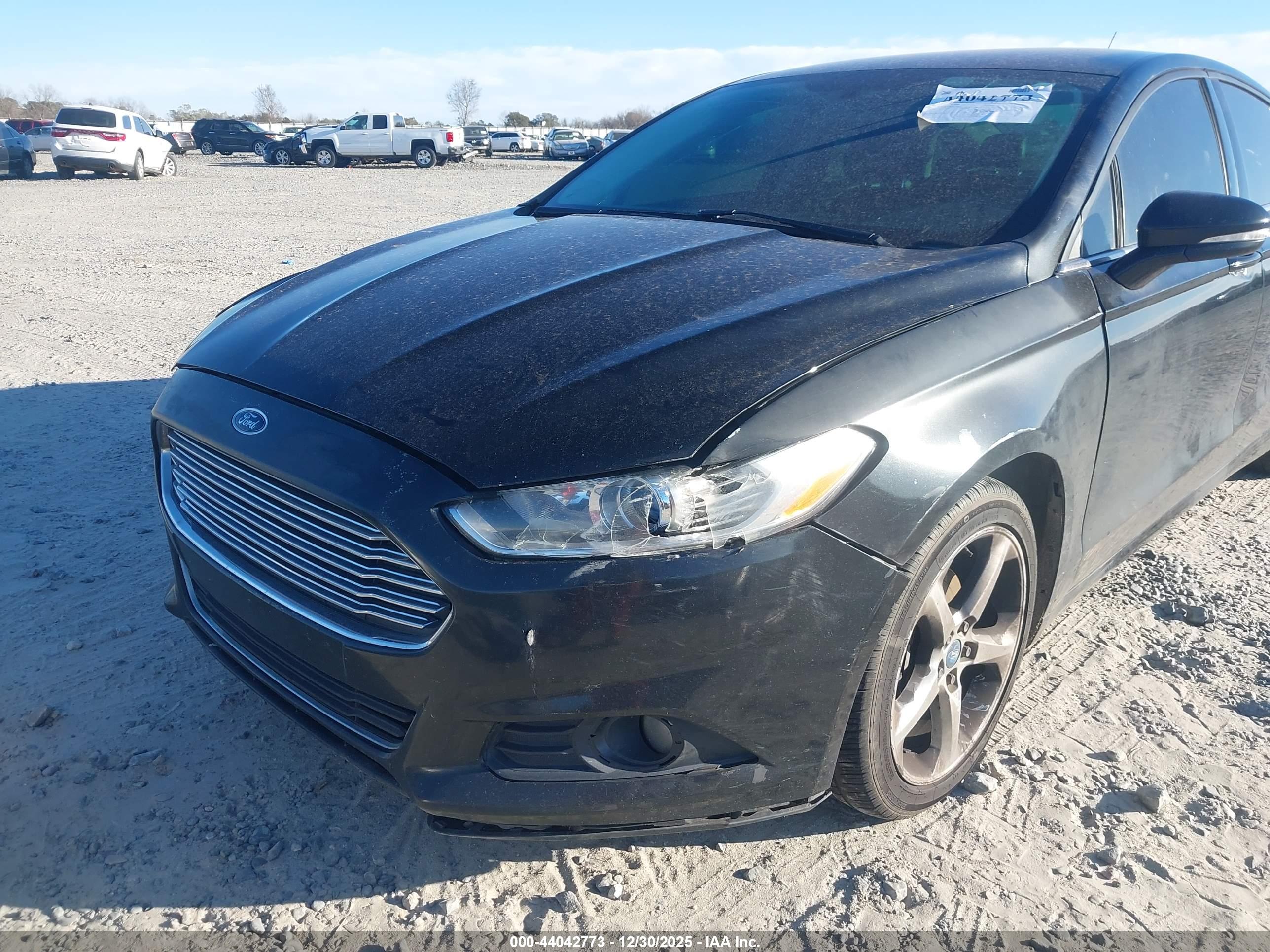 FORD FUSION image 6