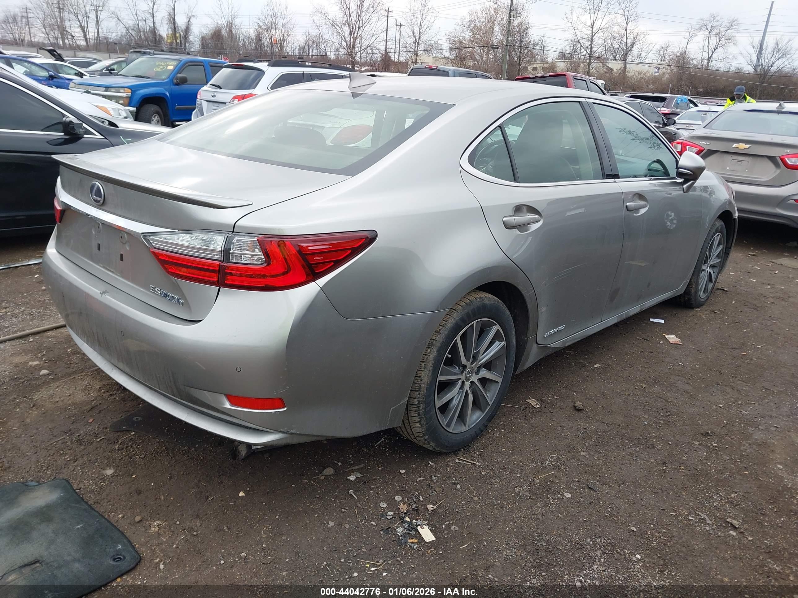 LEXUS ES image 4