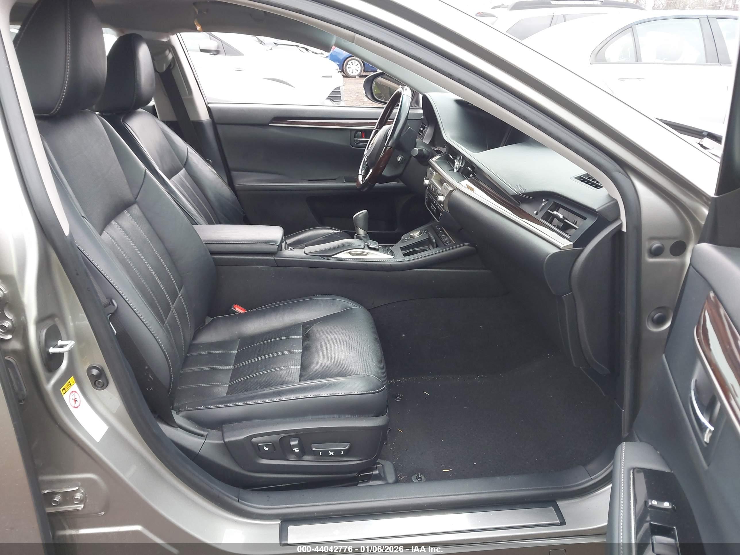 LEXUS ES image 5
