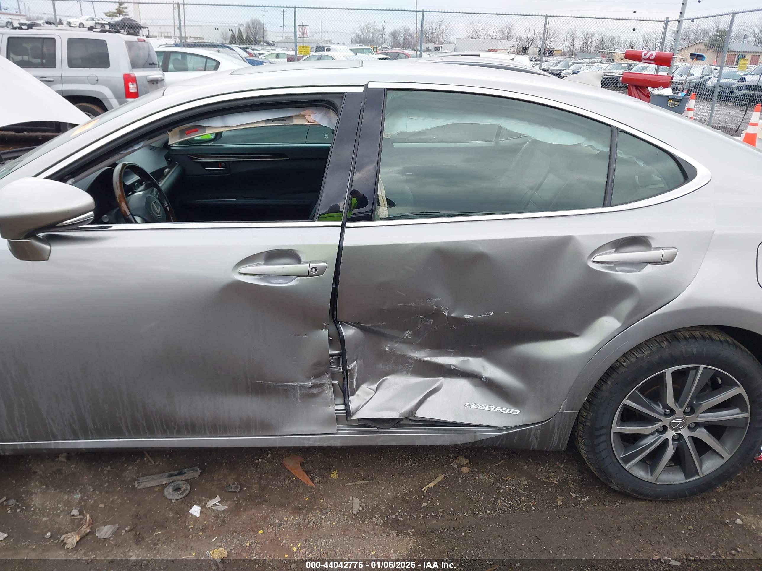 LEXUS ES image 6