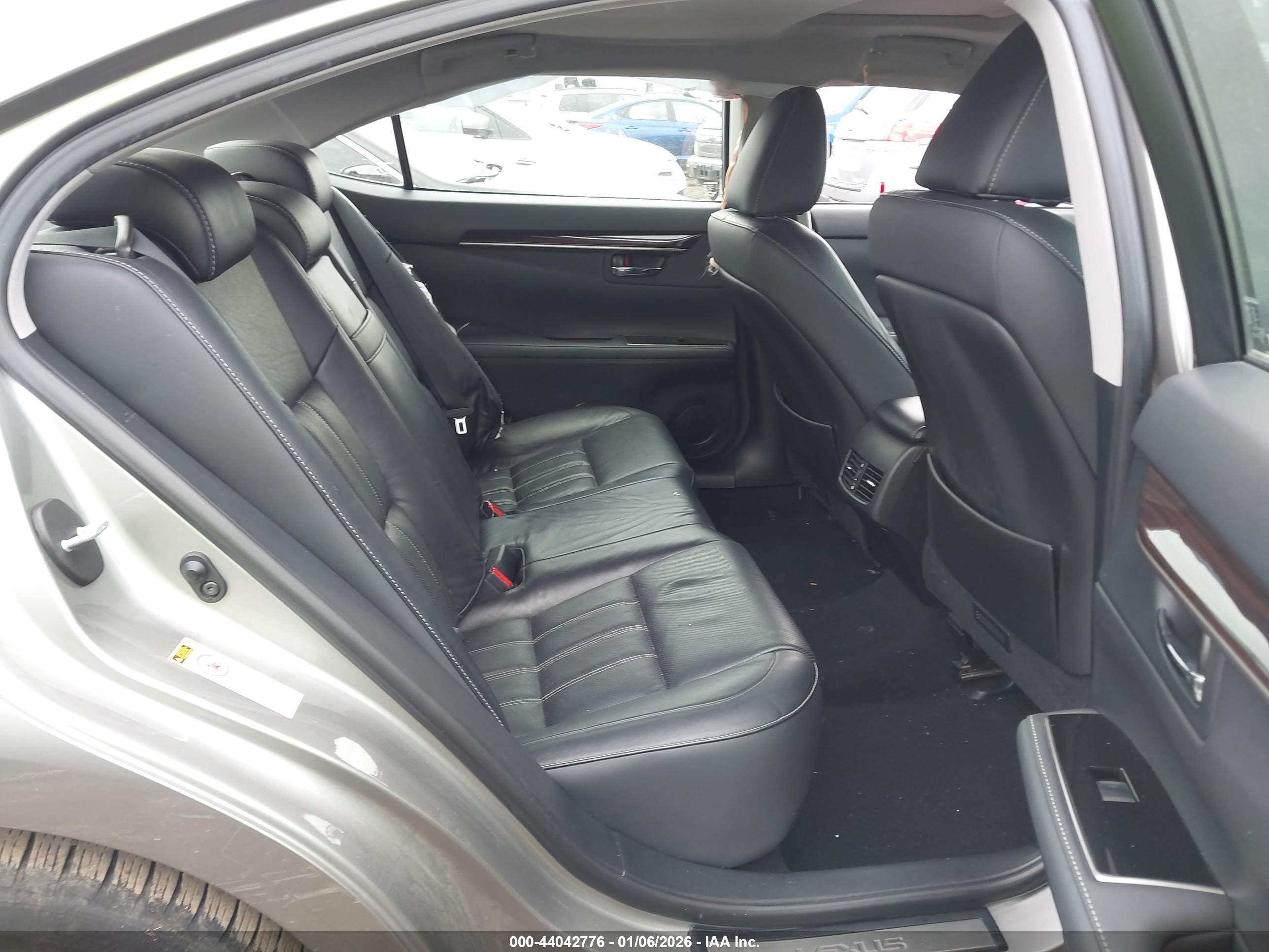 LEXUS ES image 8