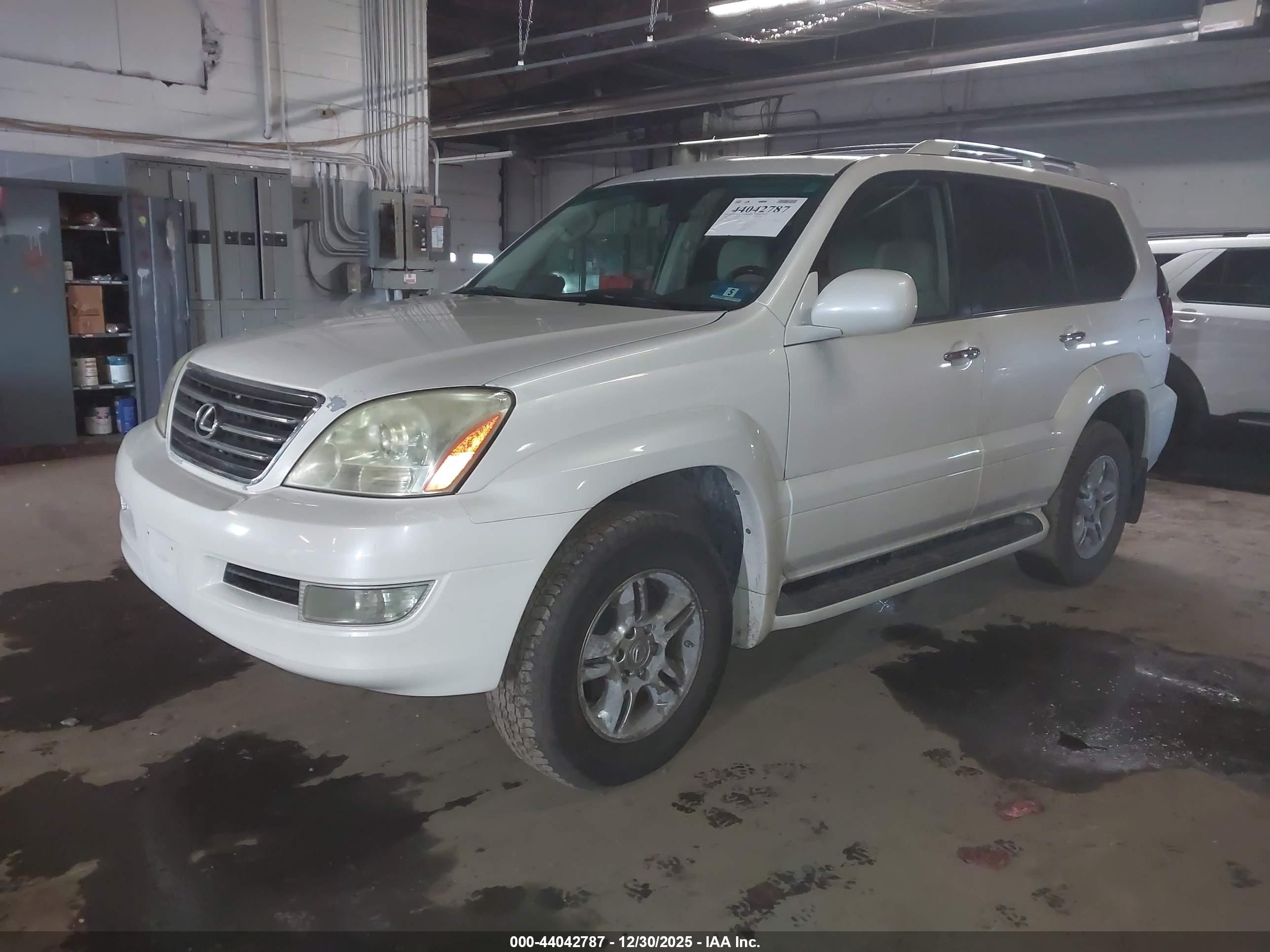LEXUS GX image 2