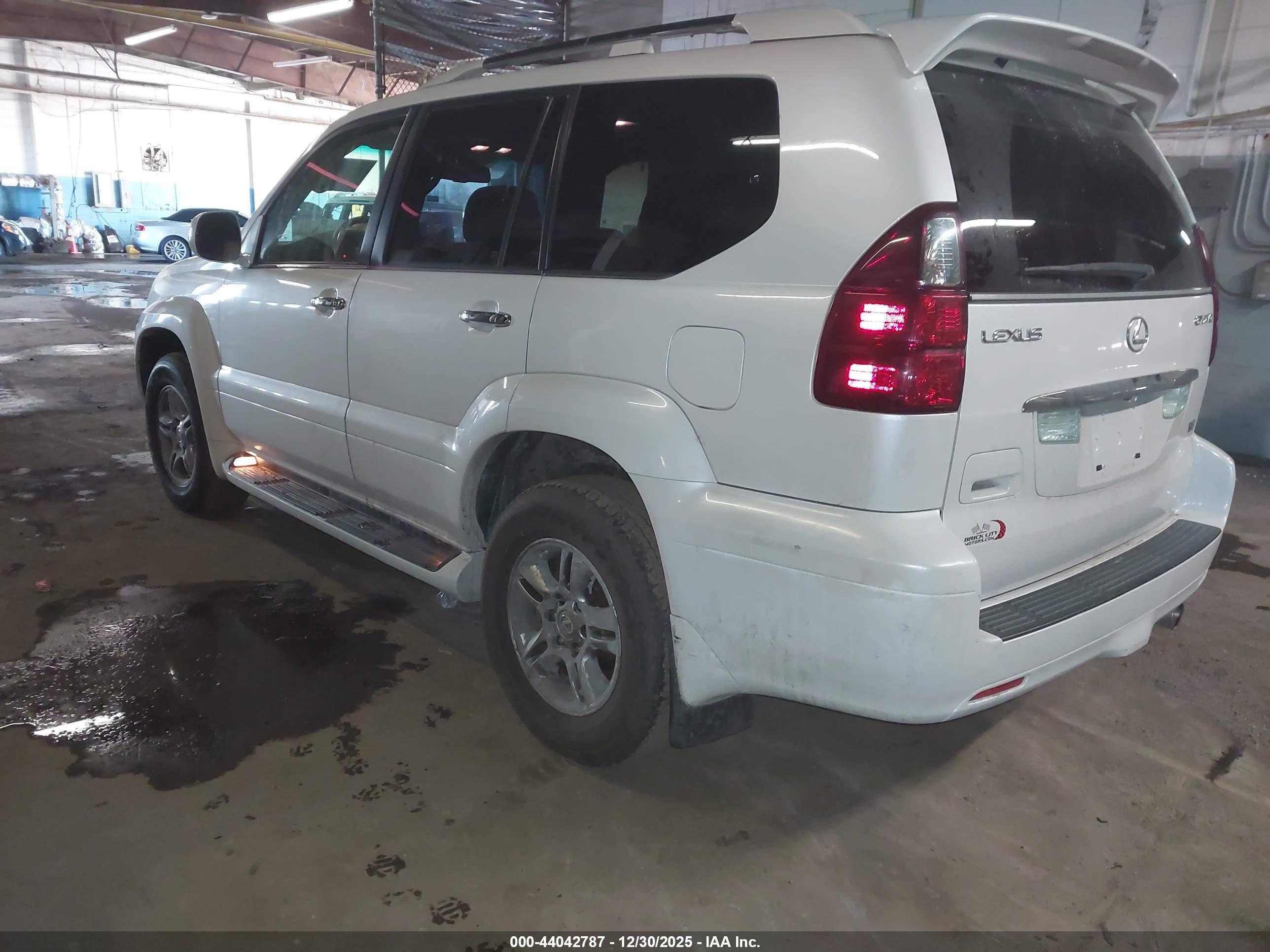LEXUS GX image 3