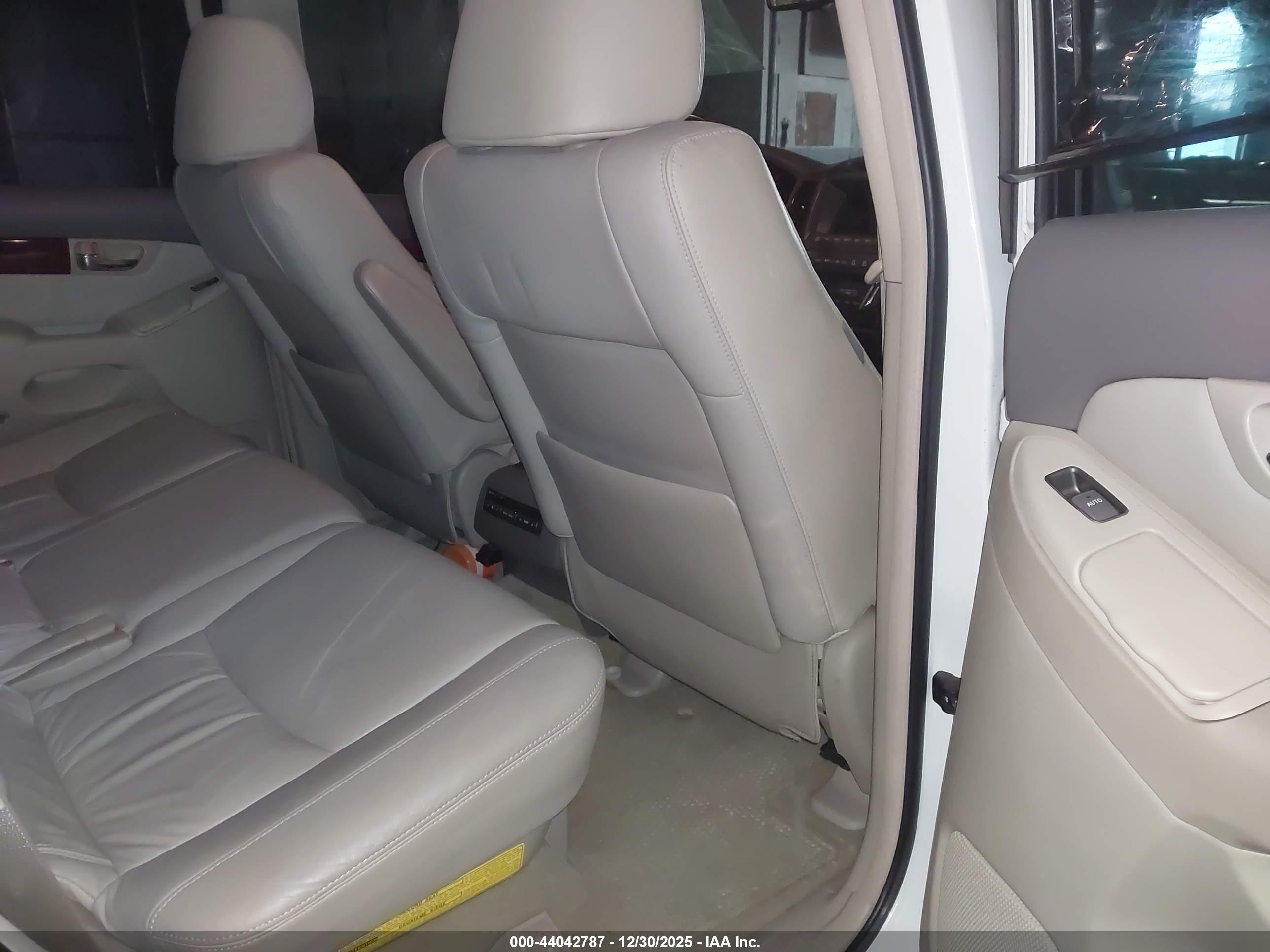 LEXUS GX image 8