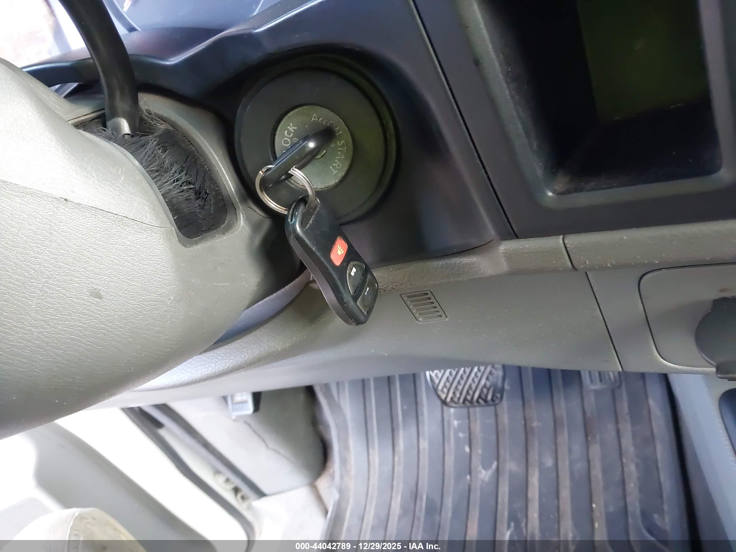 NISSAN NV image 11