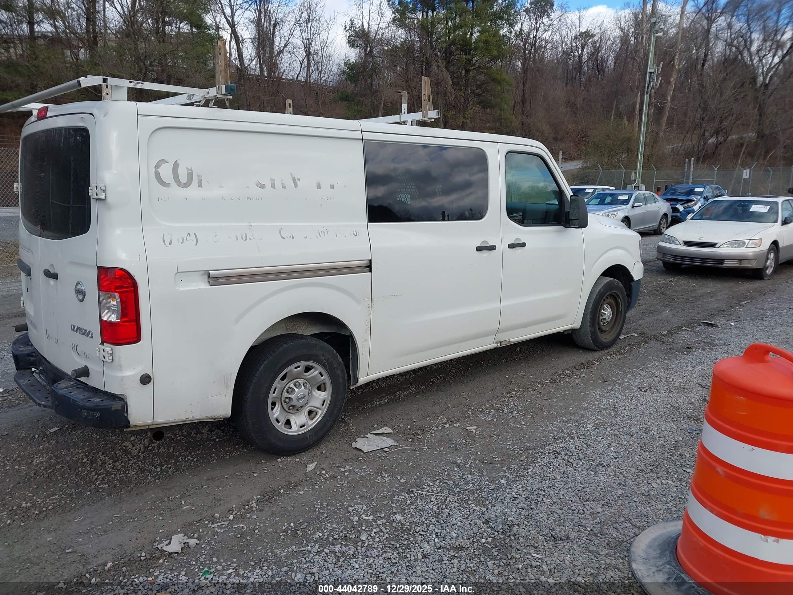 NISSAN NV image 4