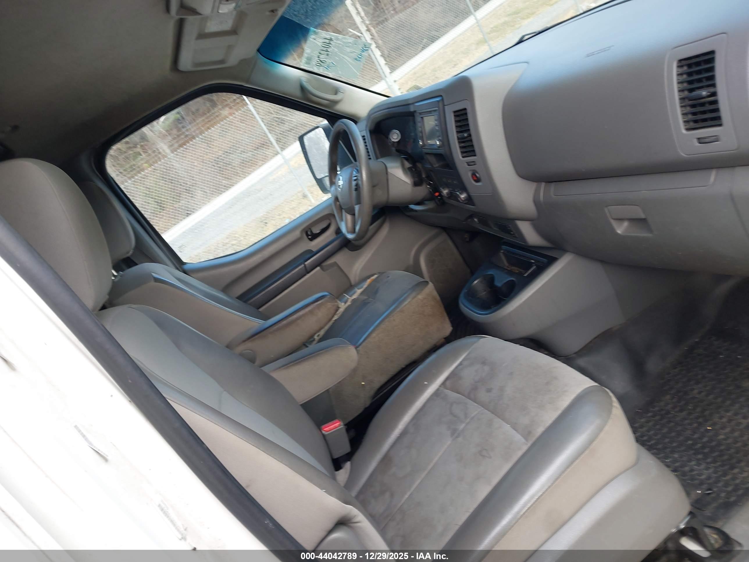 NISSAN NV image 5
