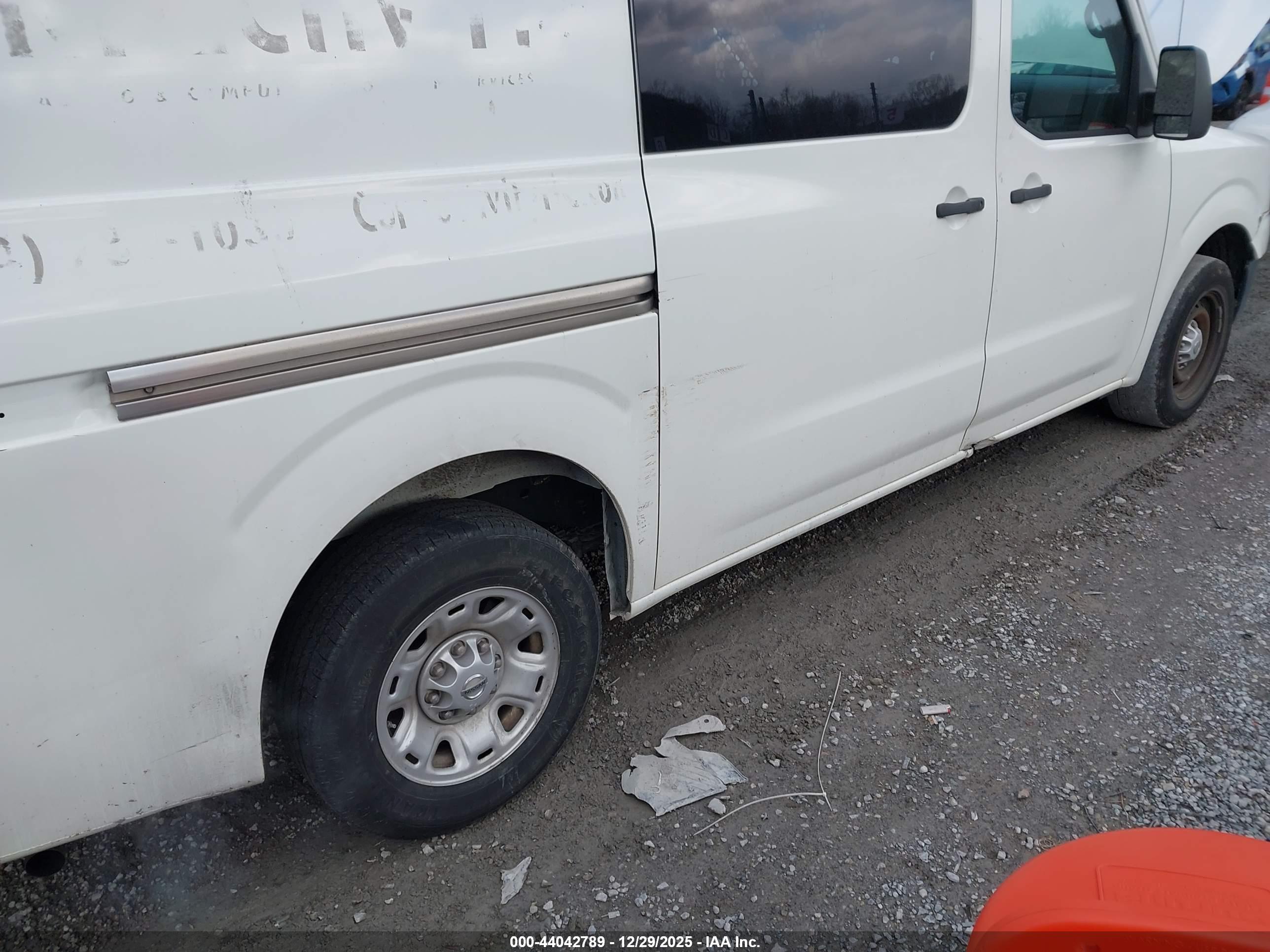NISSAN NV image 6