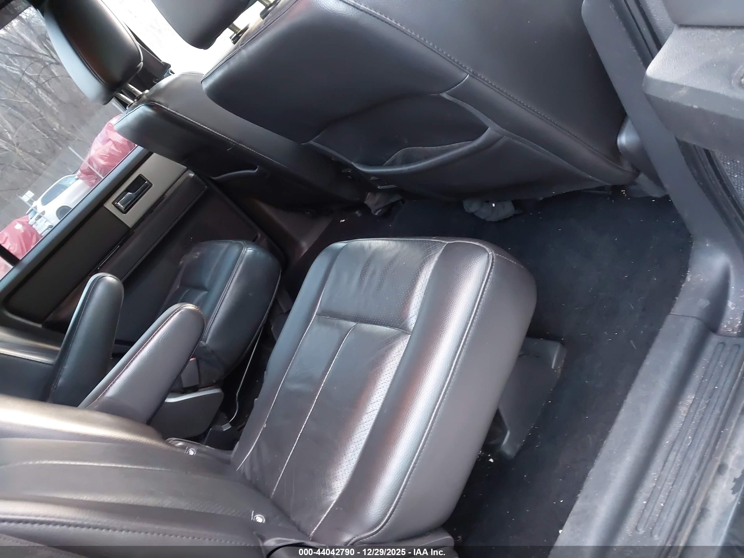 FORD EXPEDITION image 8