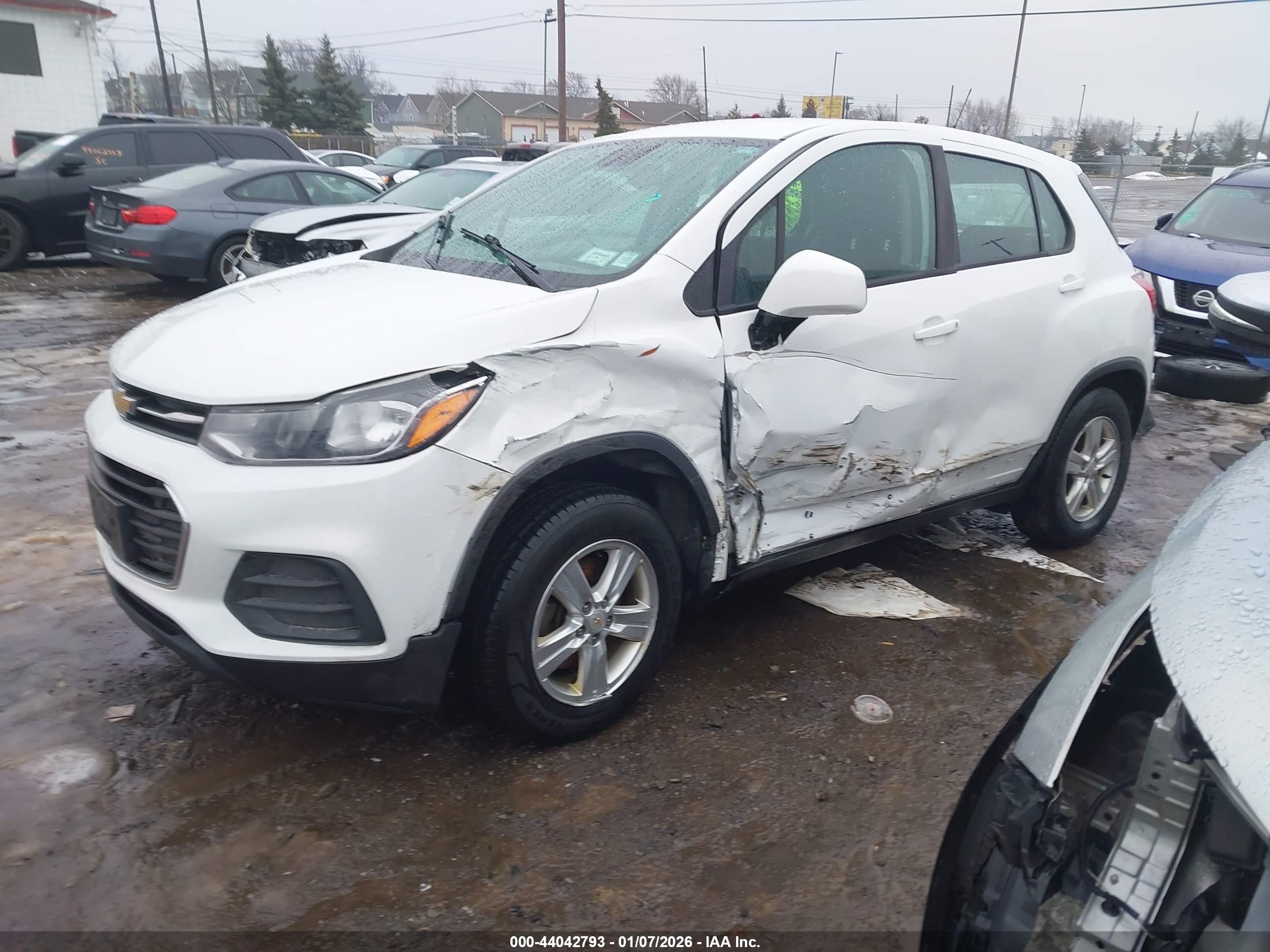 CHEVROLET TRAX image 2