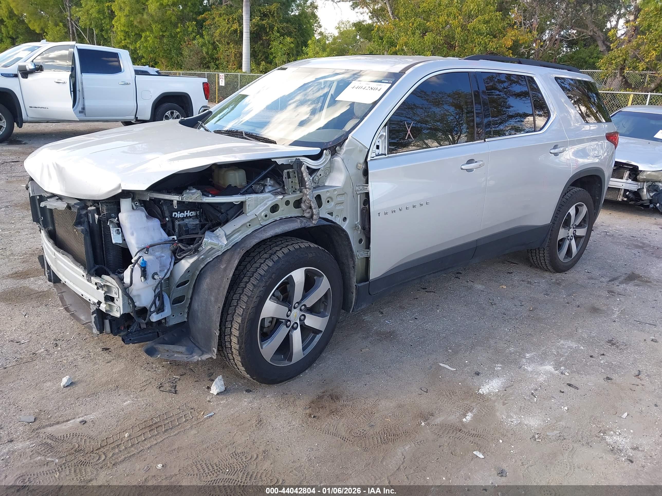 CHEVROLET TRAVERSE image 2