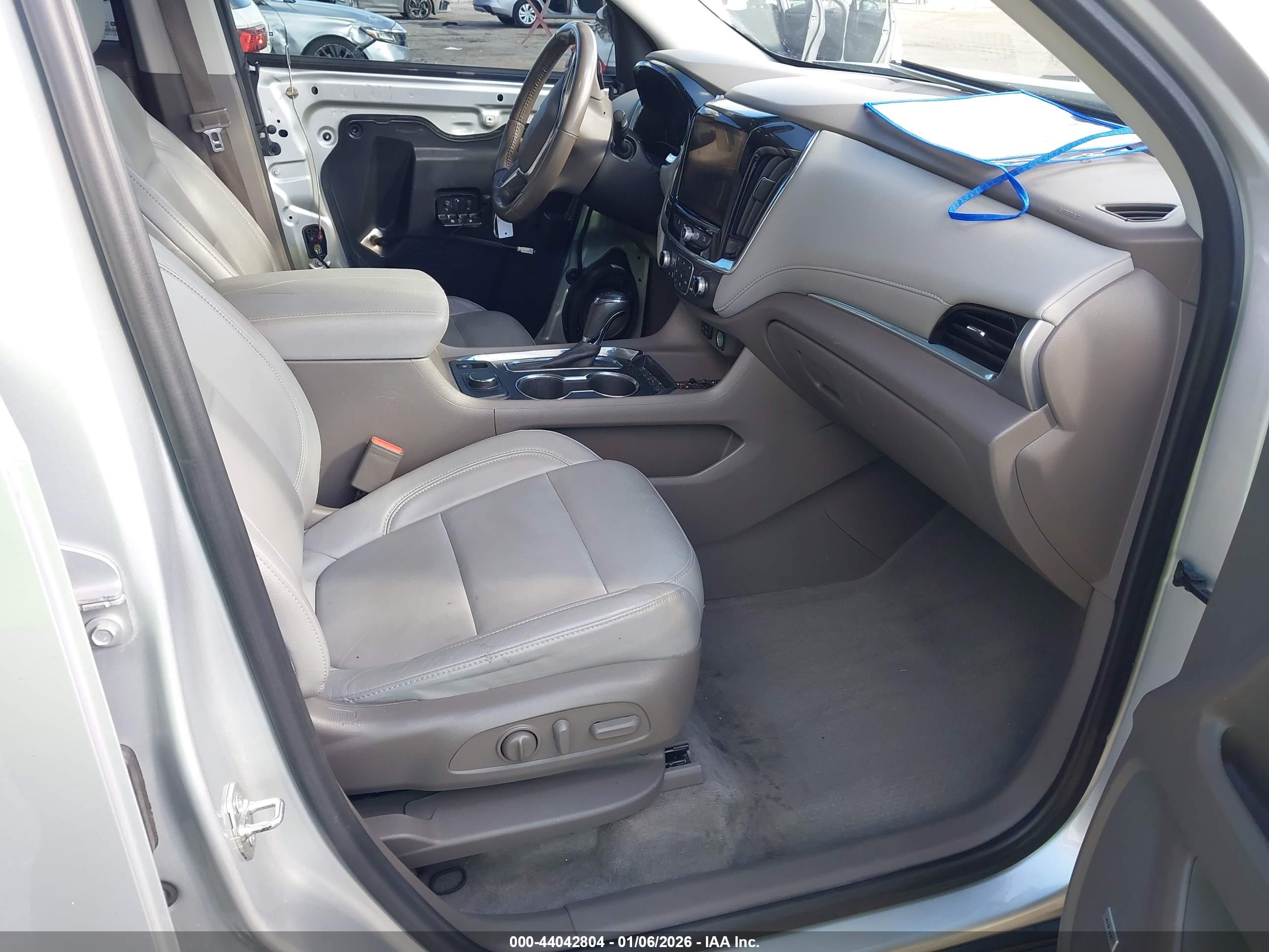 CHEVROLET TRAVERSE image 5