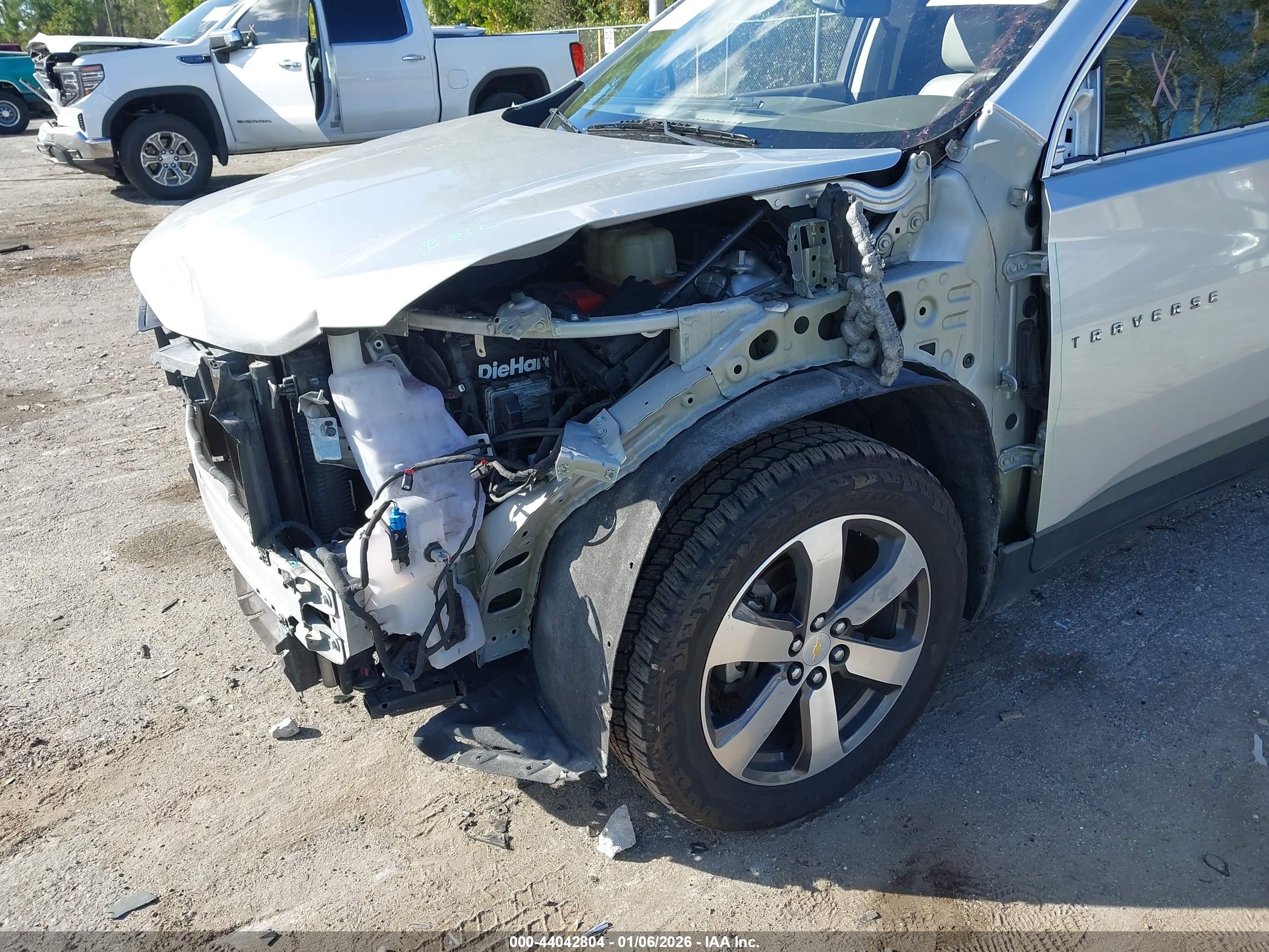 CHEVROLET TRAVERSE image 6