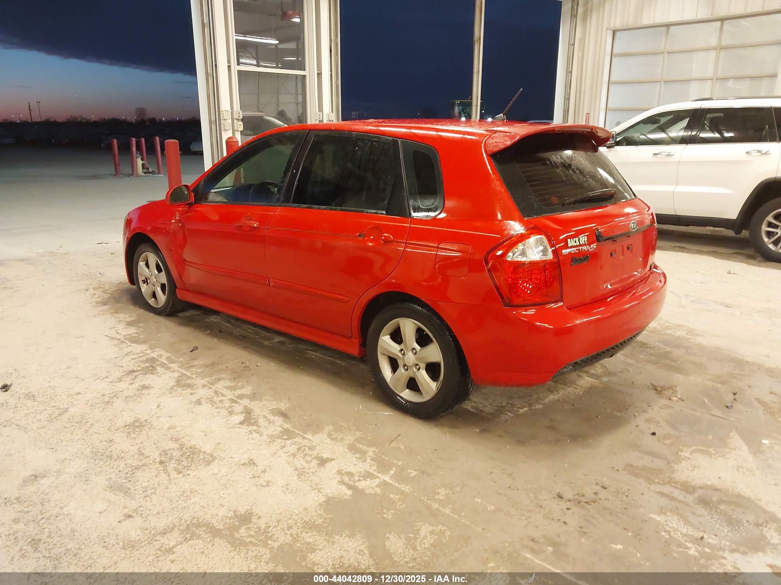 KIA SPECTRA5 image 3