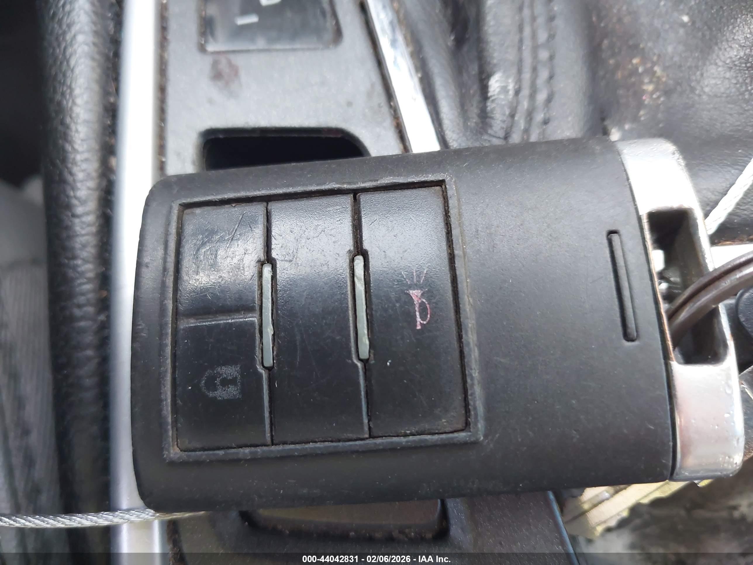 CADILLAC SRX image 11
