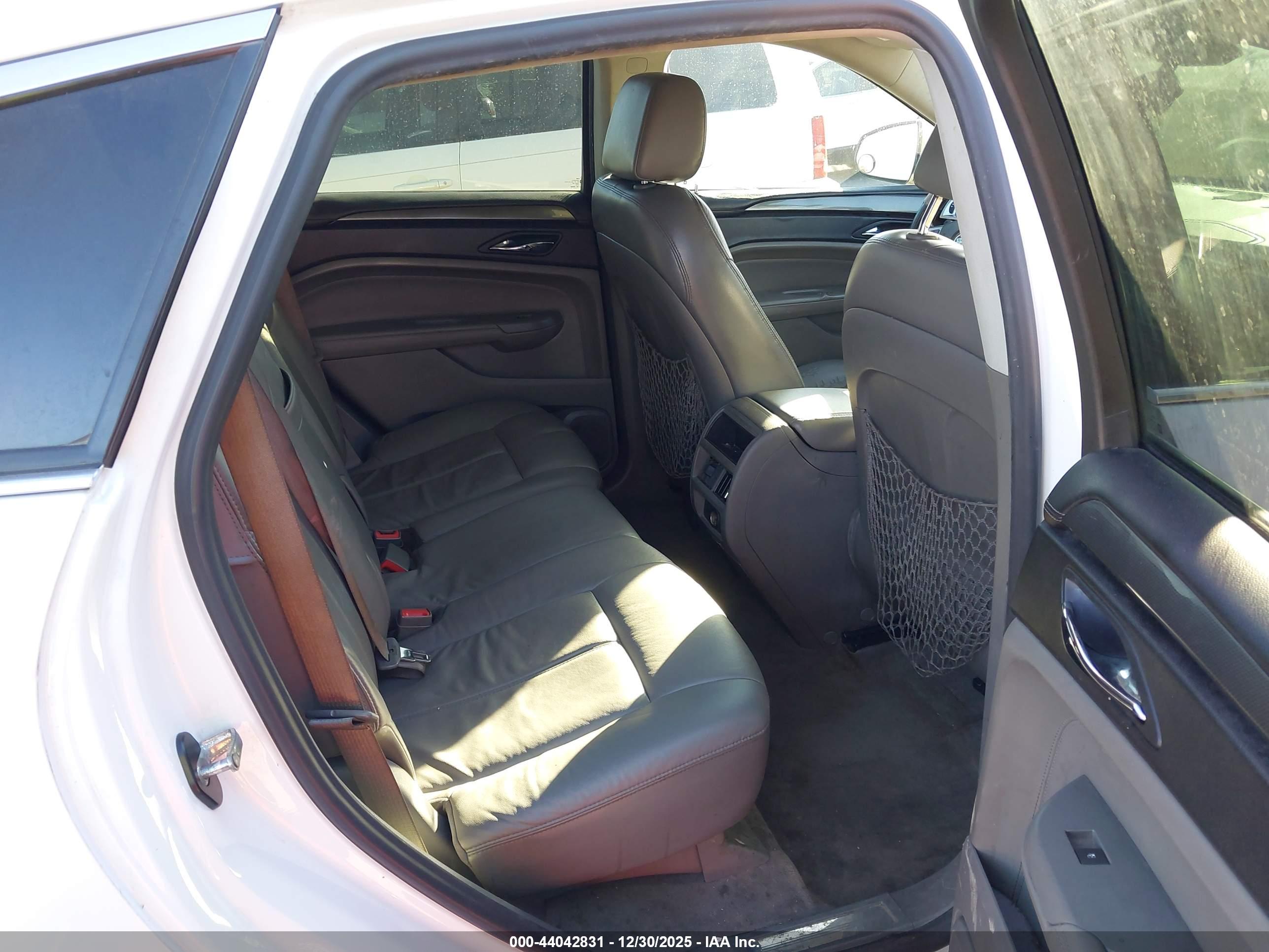 CADILLAC SRX image 8