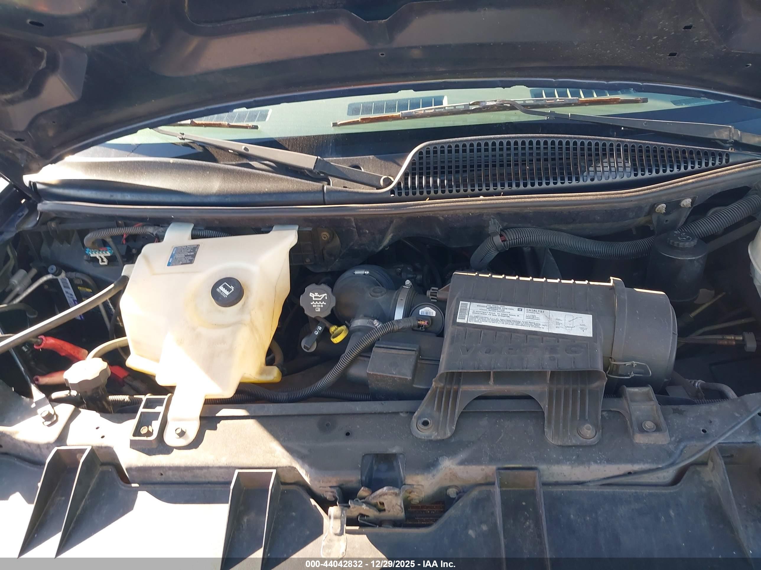 CHEVROLET EXPRESS image 10