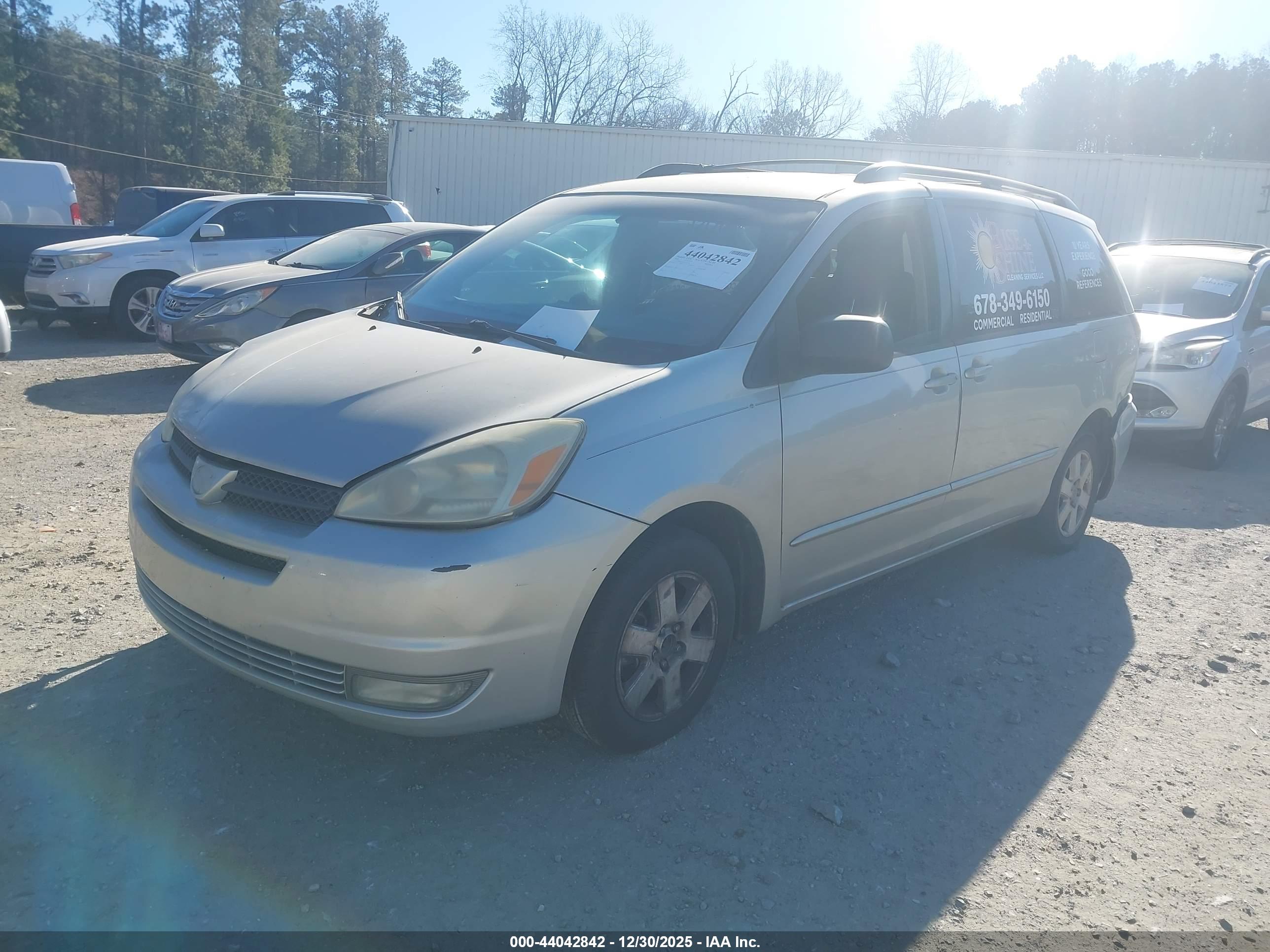 TOYOTA SIENNA image 2