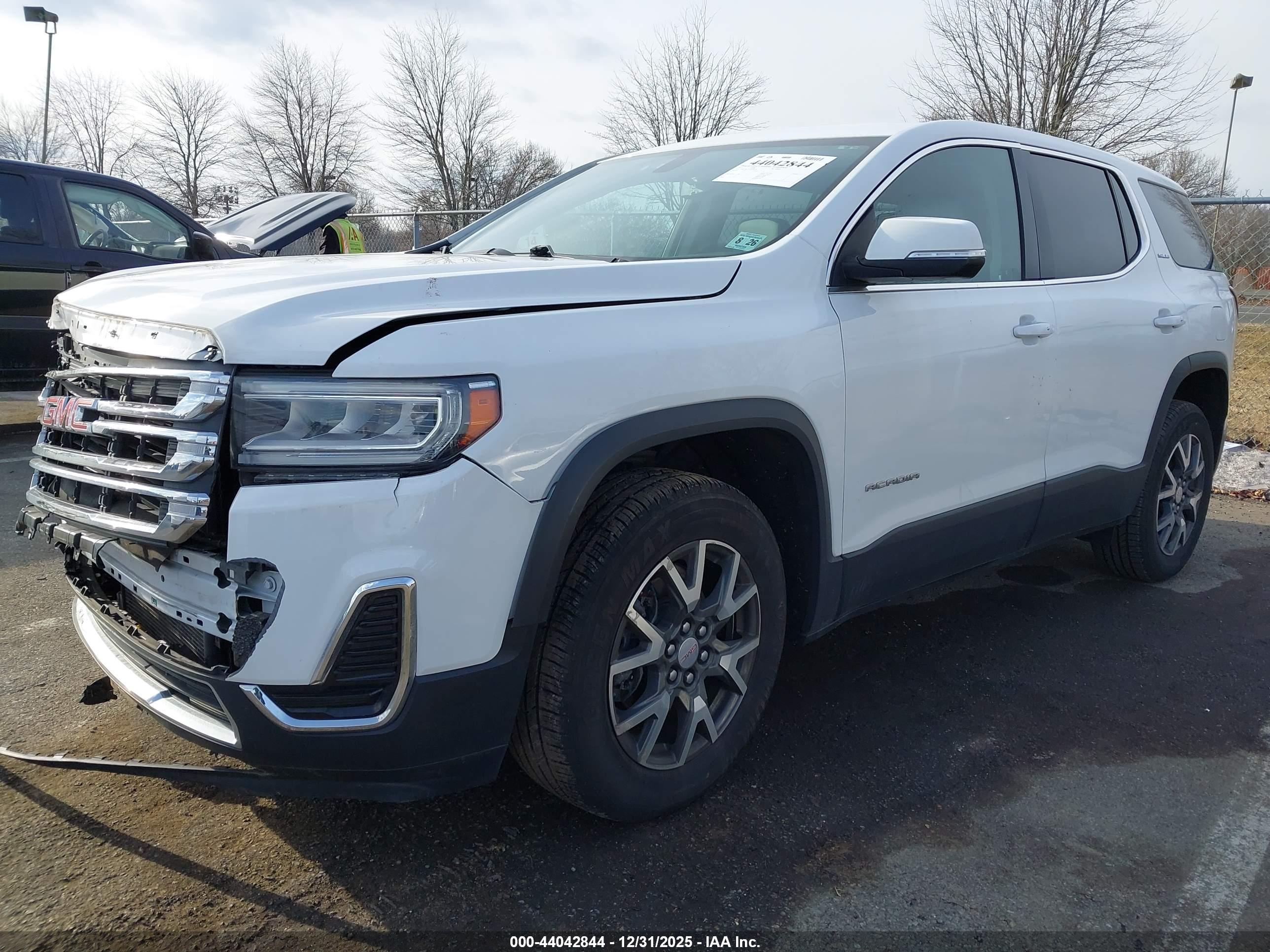 GMC ACADIA image 2