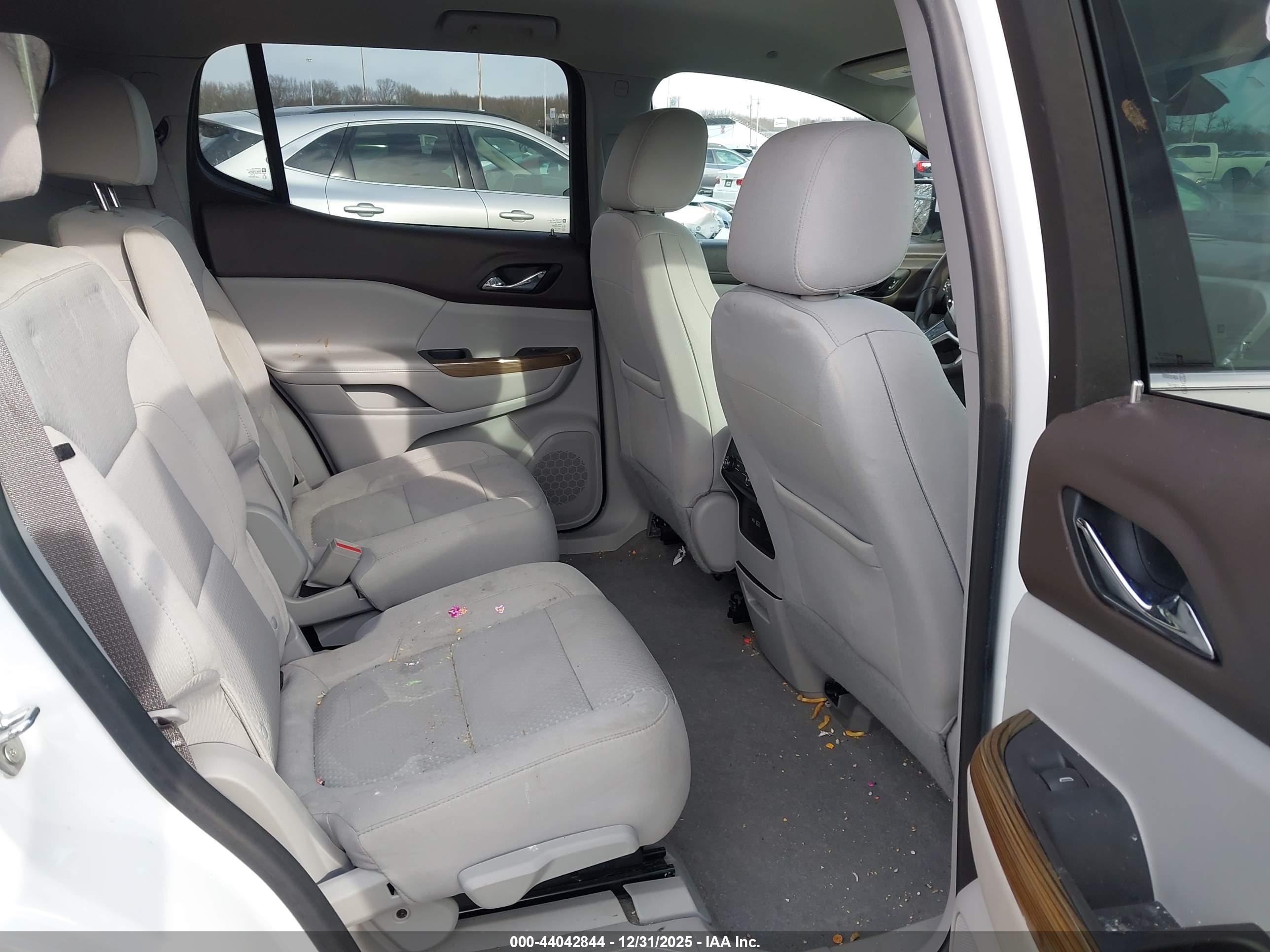 GMC ACADIA image 8