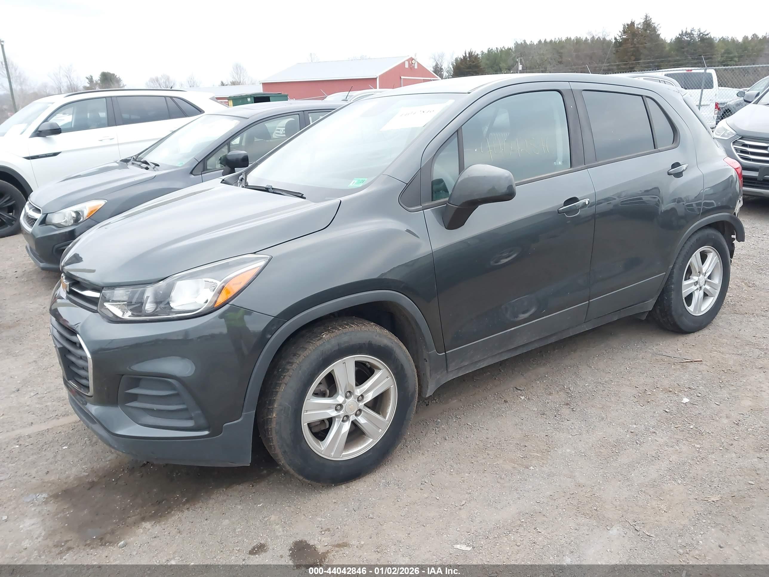 CHEVROLET TRAX image 2