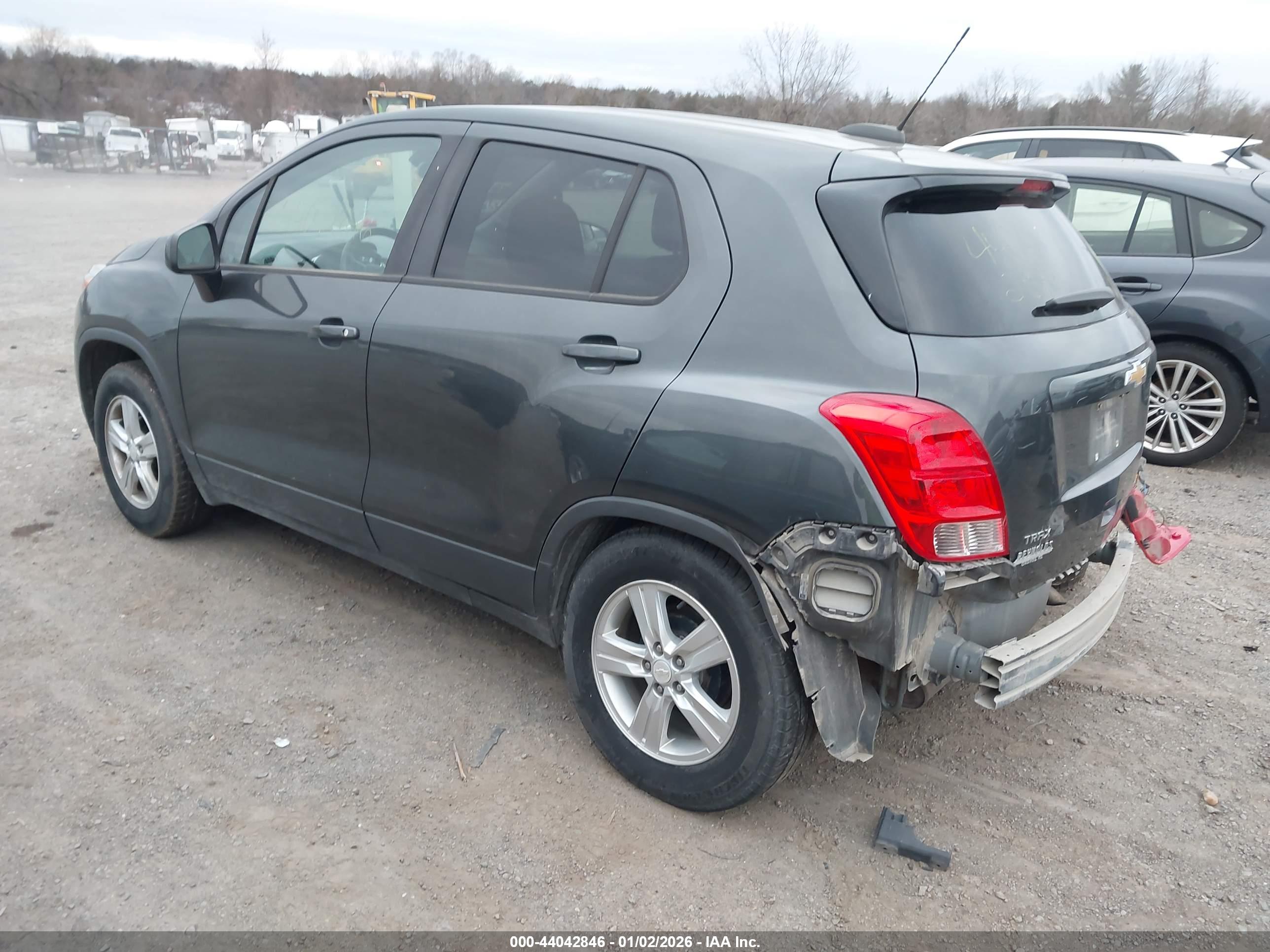CHEVROLET TRAX image 3