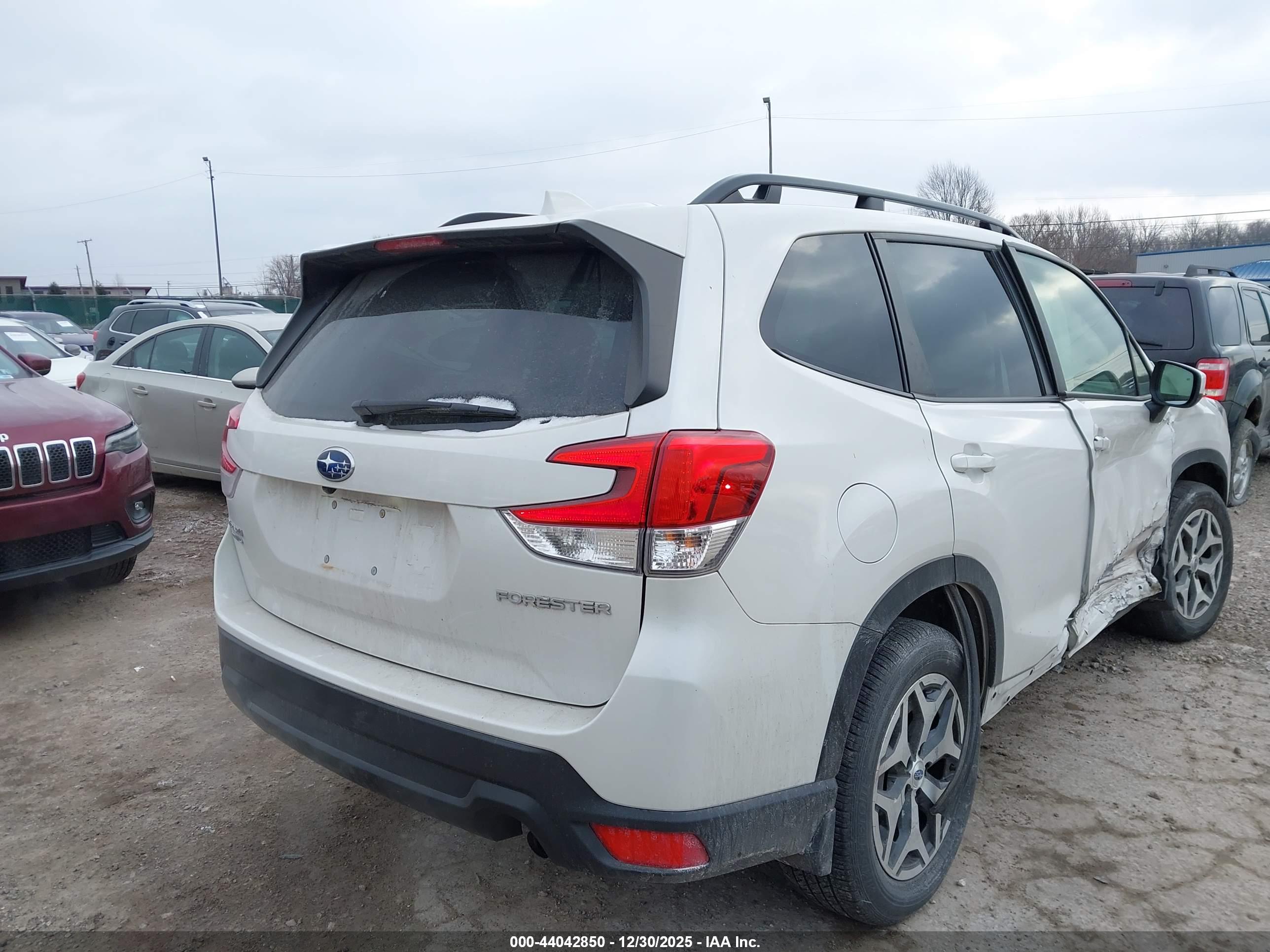 SUBARU FORESTER image 4