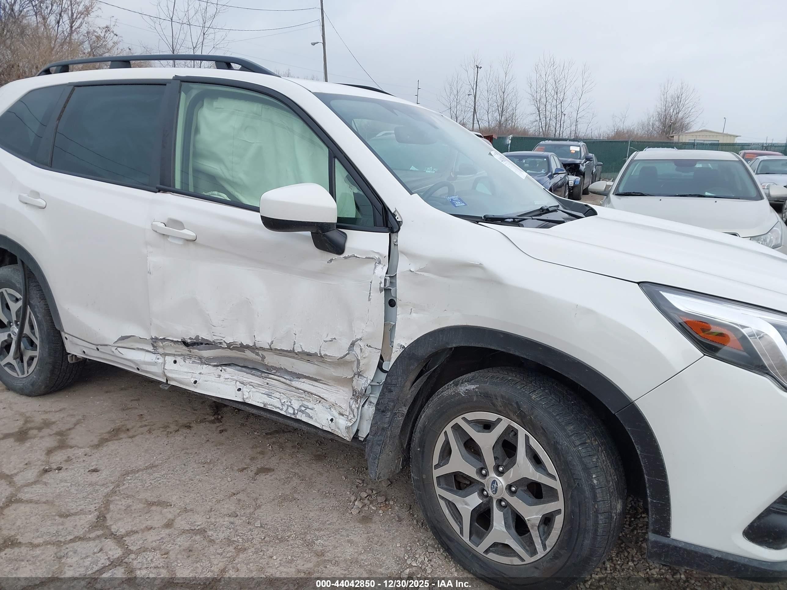 SUBARU FORESTER image 6
