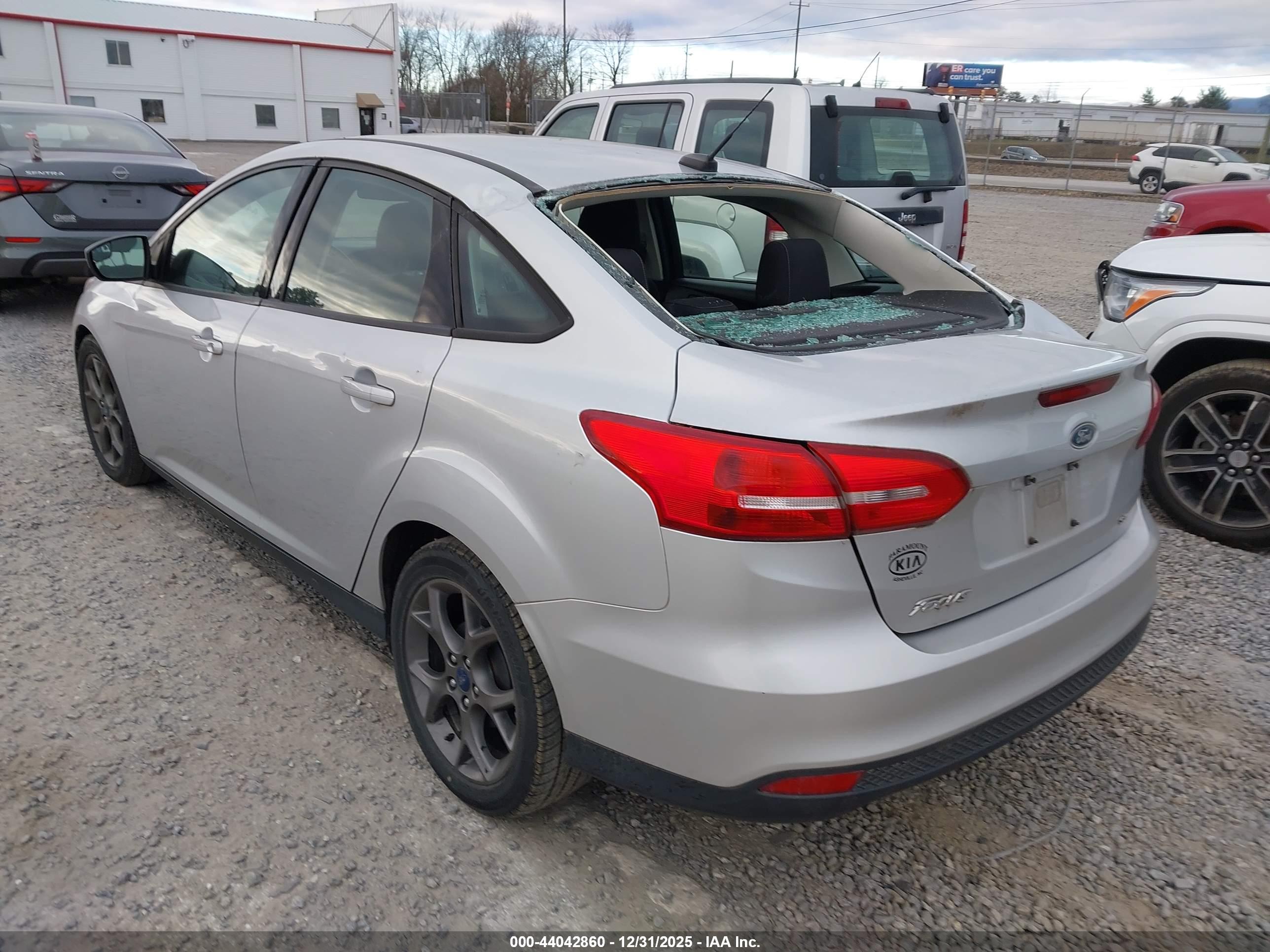 FORD FOCUS image 3
