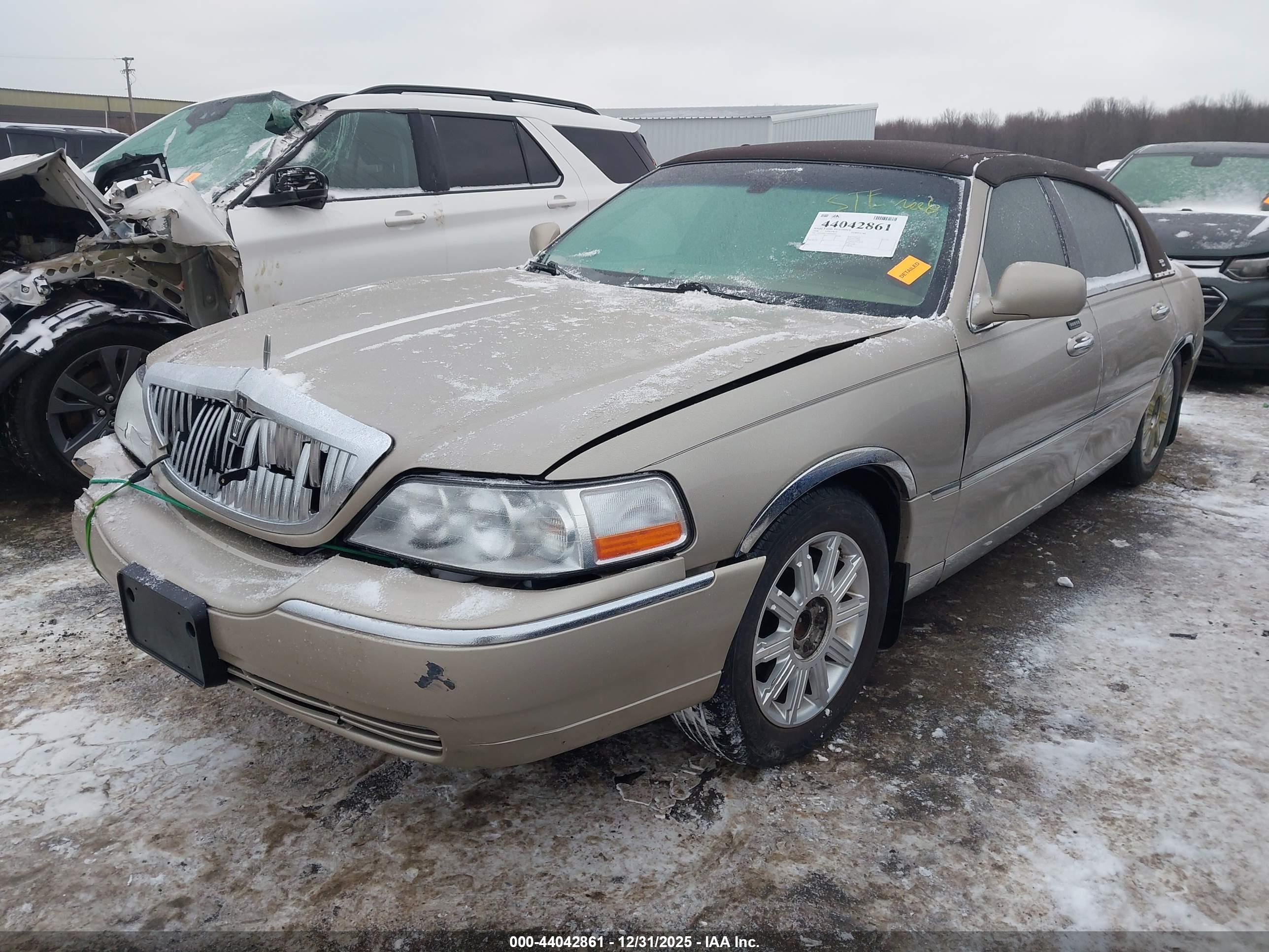 LINCOLN TOWN image 2