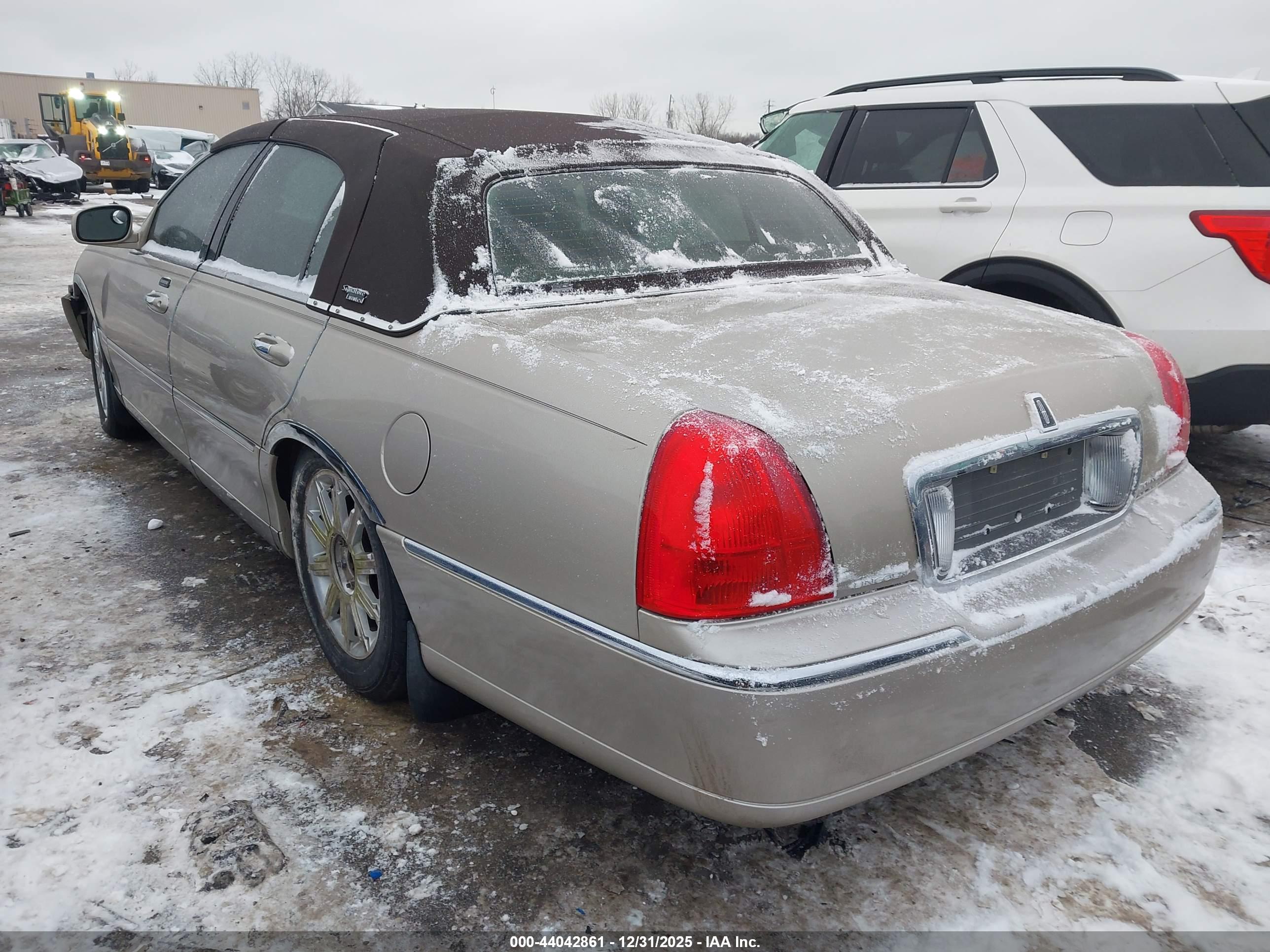 LINCOLN TOWN image 3