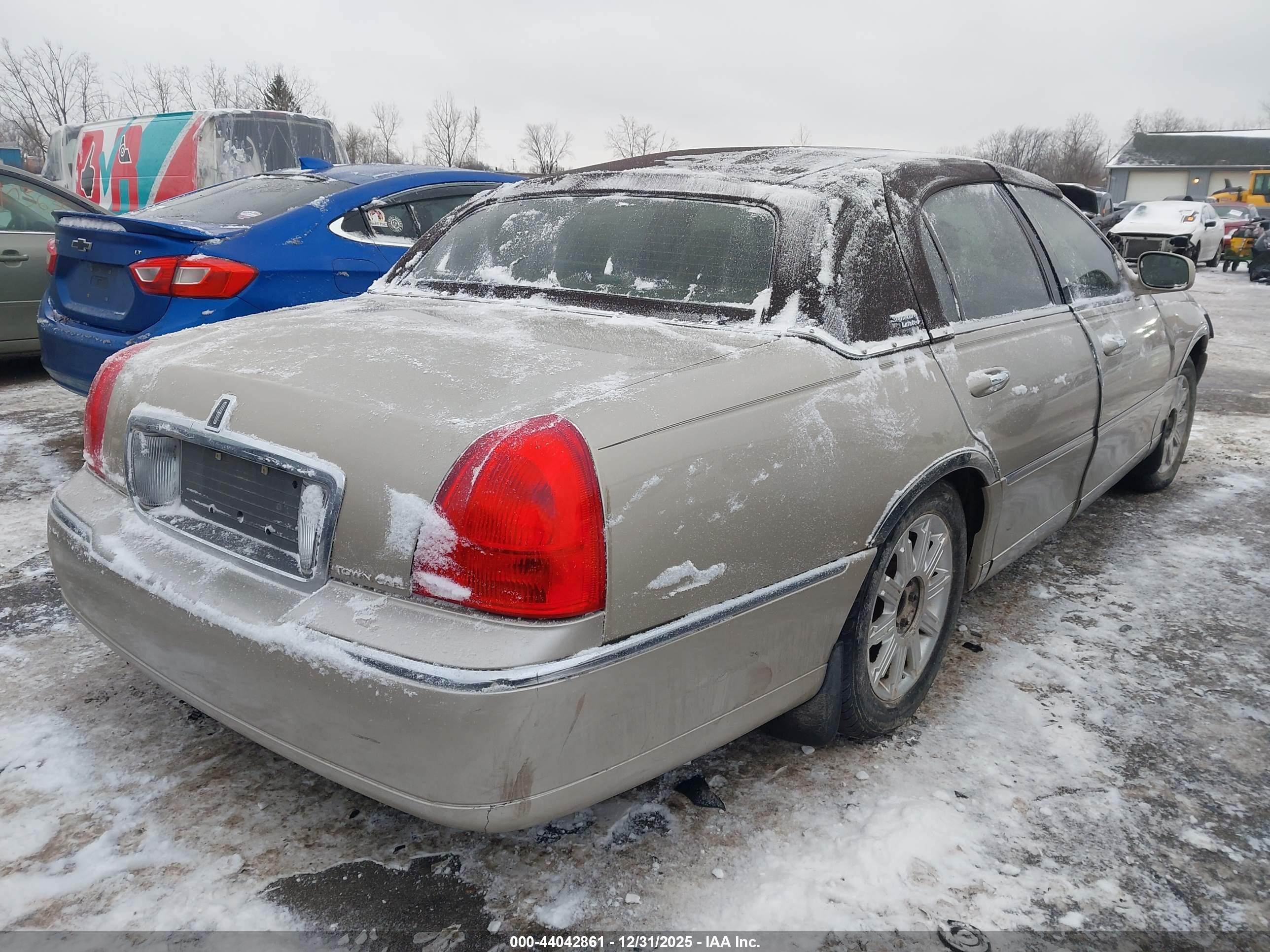 LINCOLN TOWN image 4